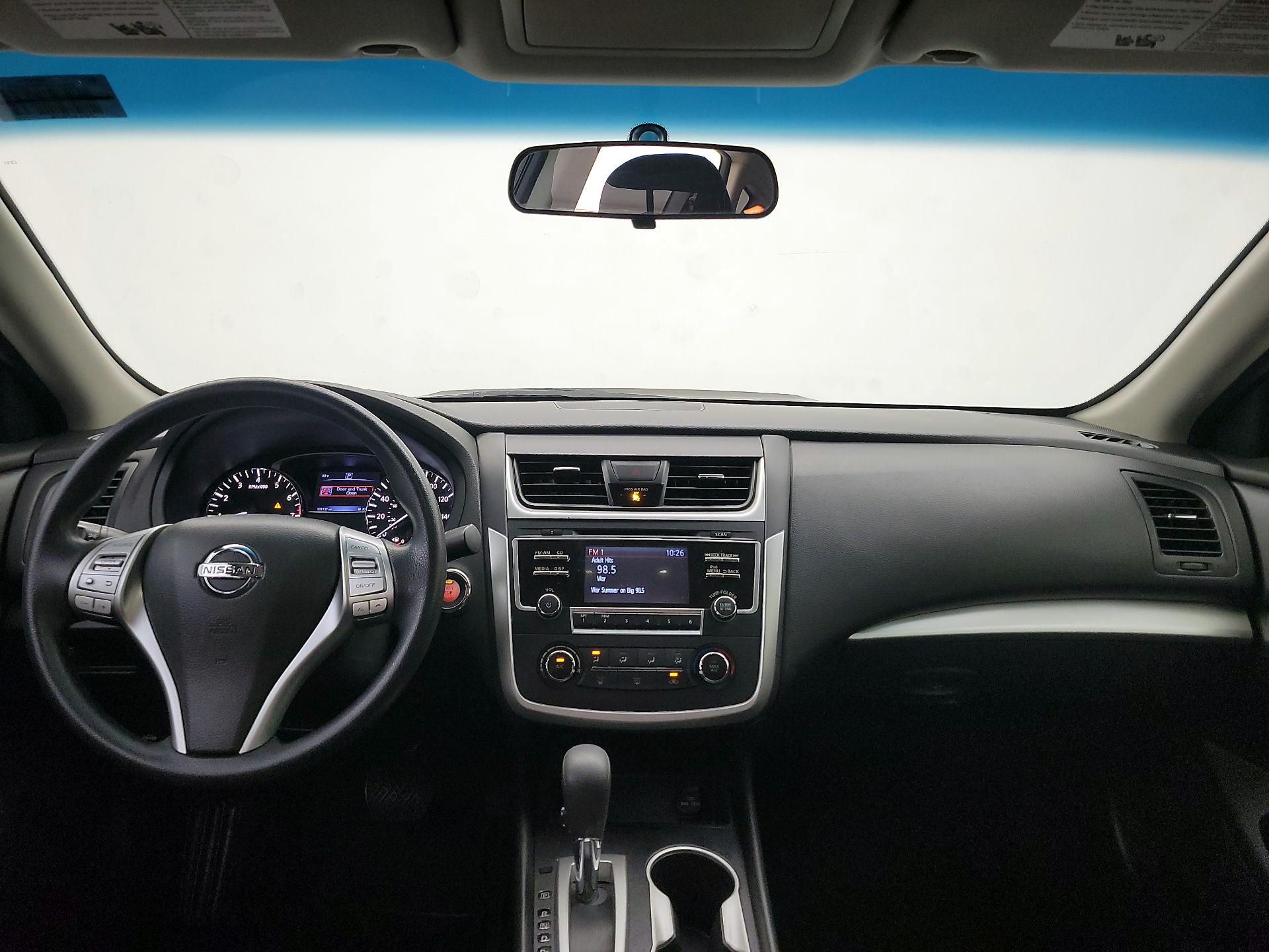Thumbnail: 2017 Nissan Altima - 9