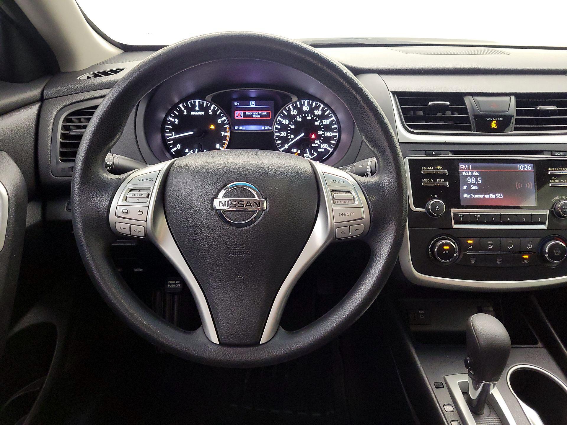 Thumbnail: 2017 Nissan Altima - 10