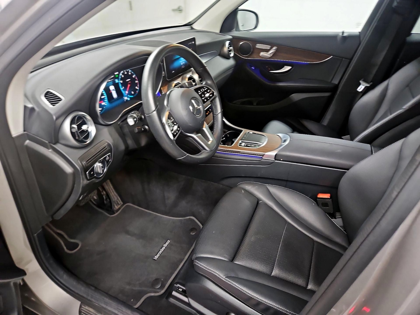 2022 Mercedes-Benz GLC GLC300 - Photo 12