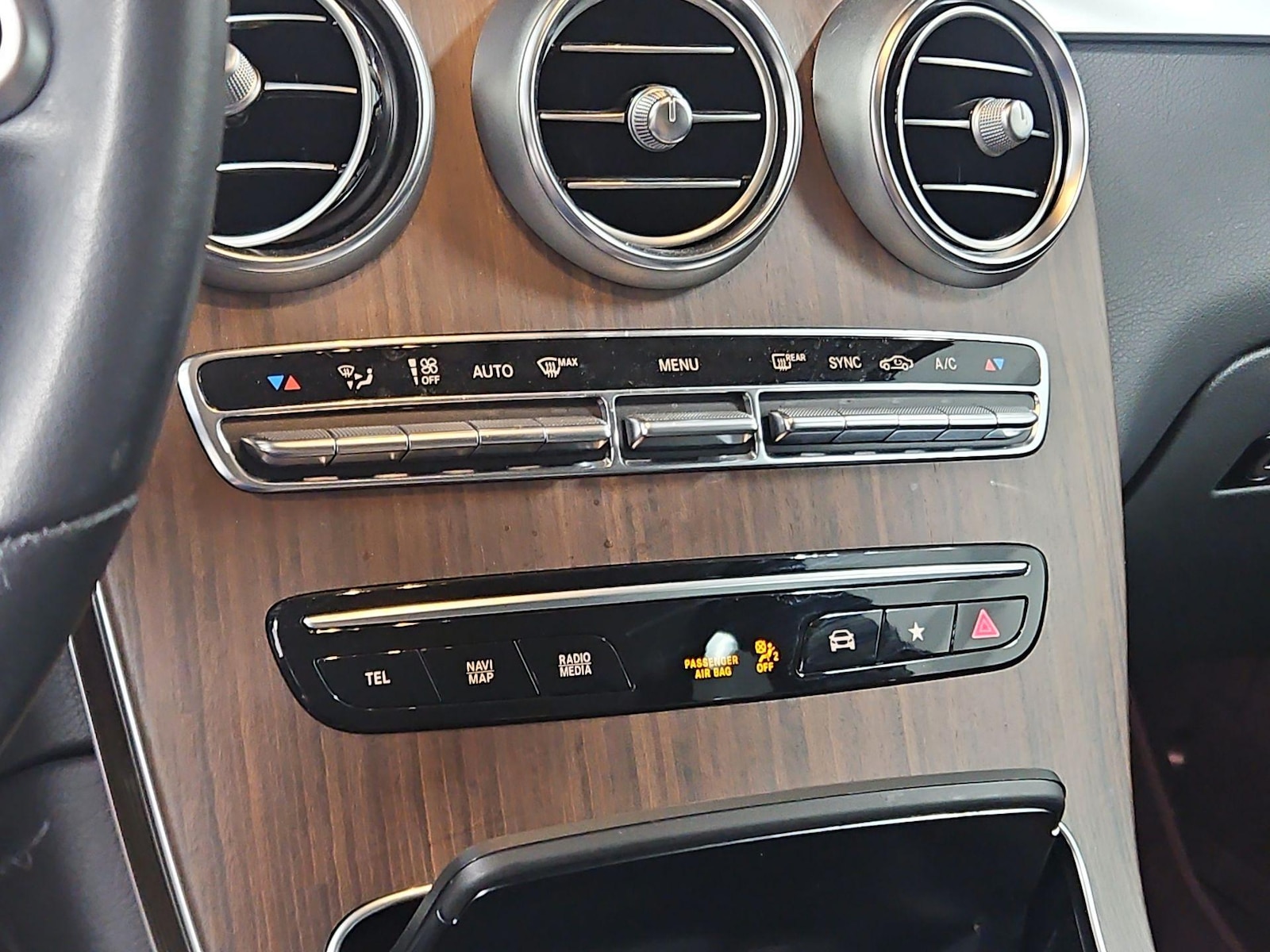 2022 Mercedes-Benz GLC GLC300 - Photo 17
