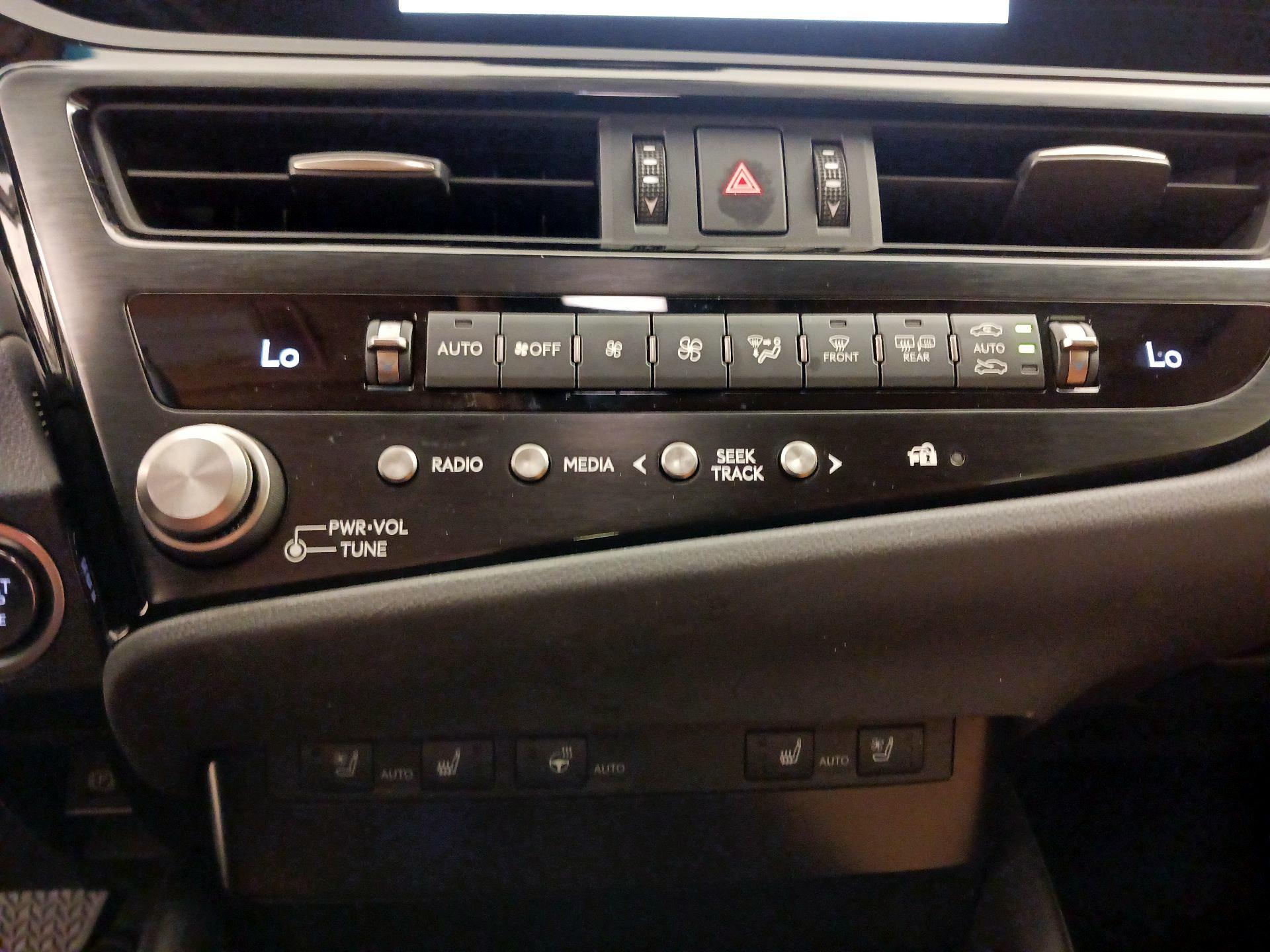 Thumbnail: 2024 Lexus ES - 16