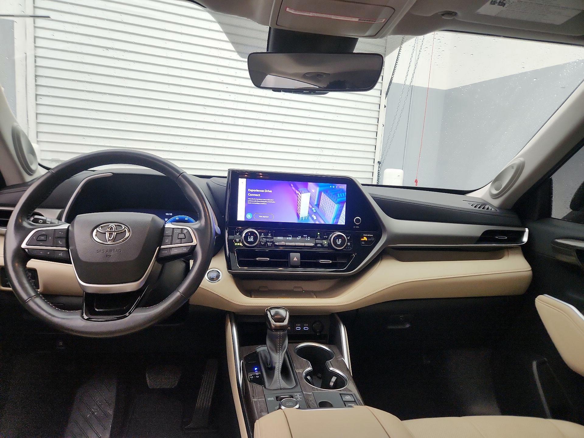 Thumbnail: 2023 Toyota Highlander - 9