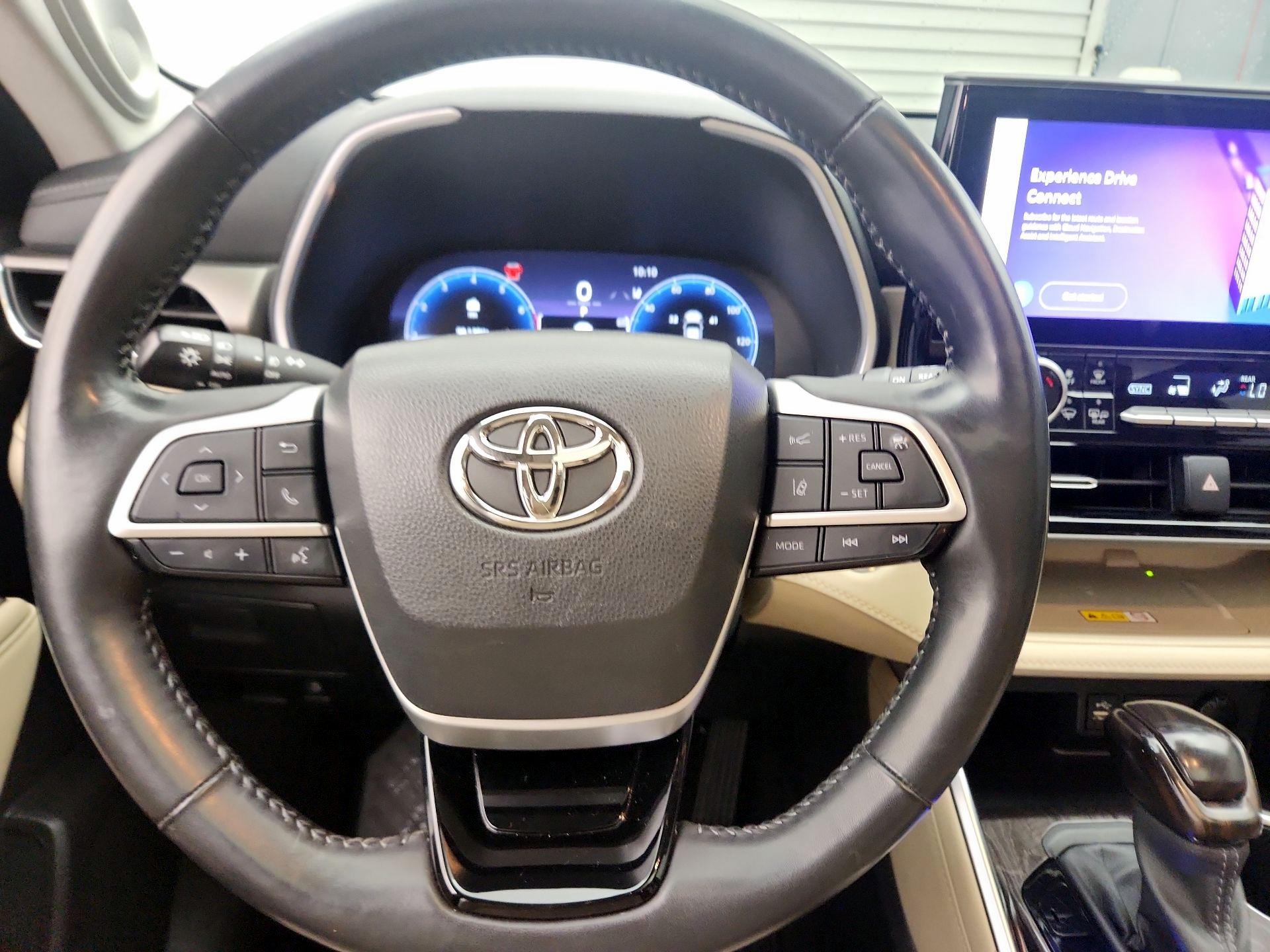Thumbnail: 2023 Toyota Highlander - 10