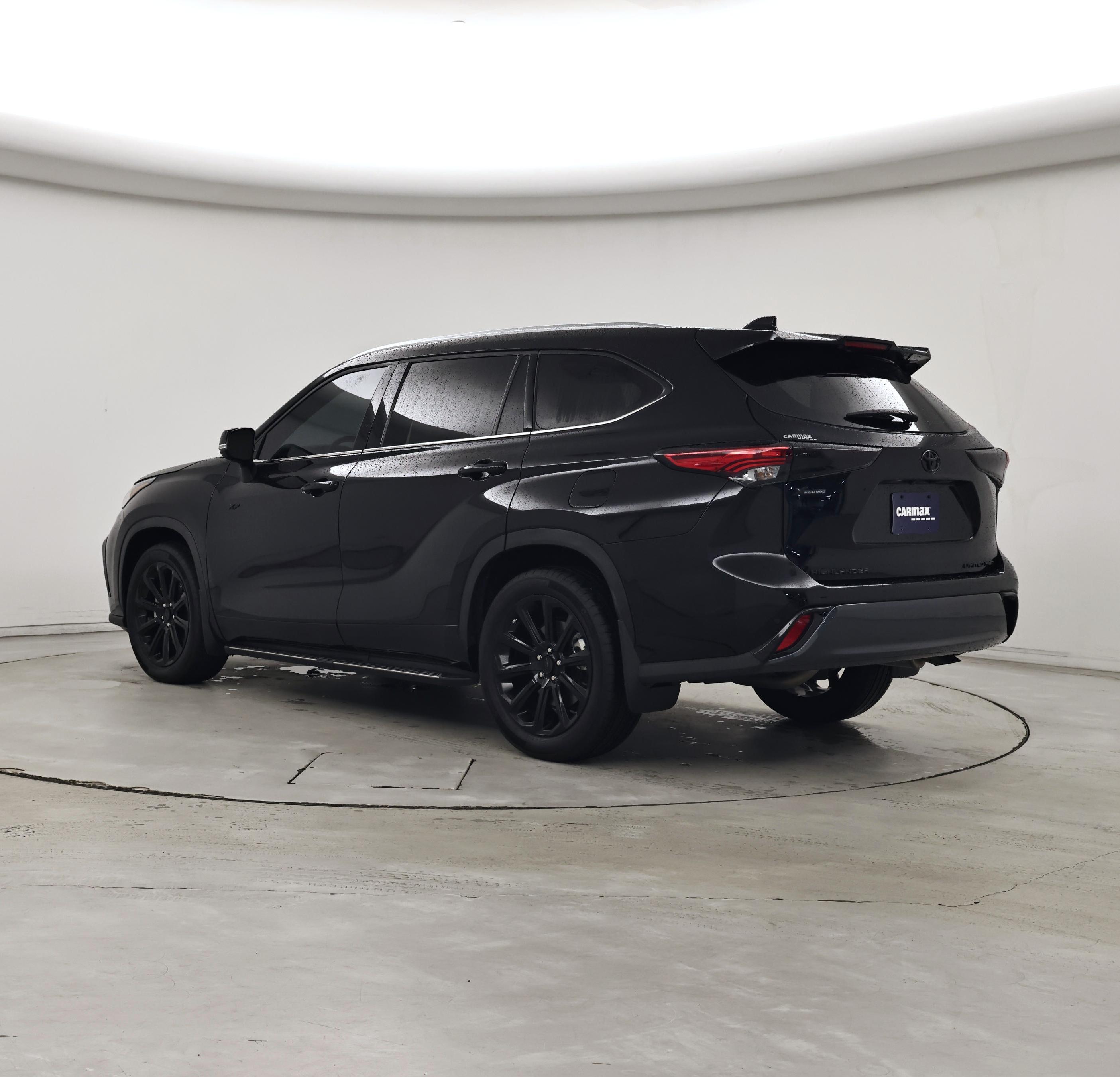 Thumbnail: 2023 Toyota Highlander - 2