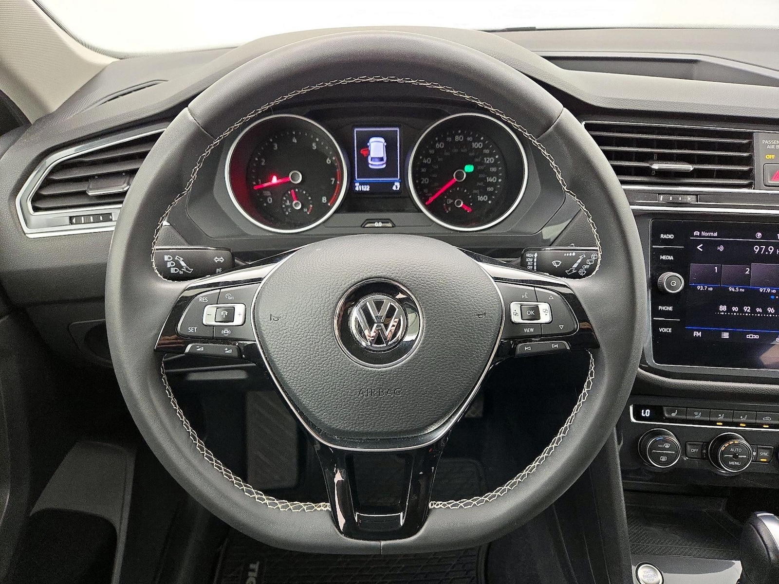 2021 Volkswagen Tiguan SE - Photo 11