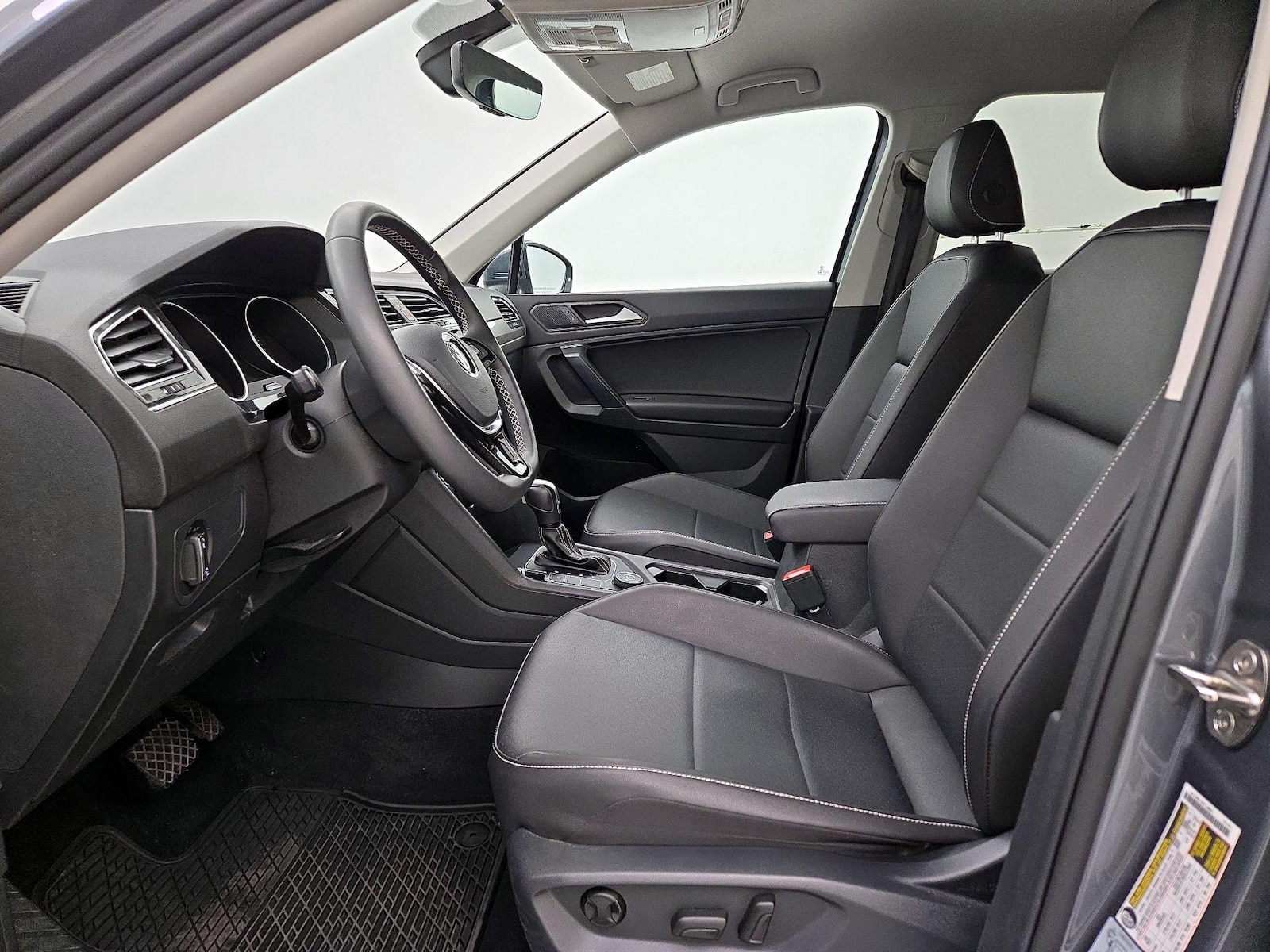 2021 Volkswagen Tiguan SE - Photo 12