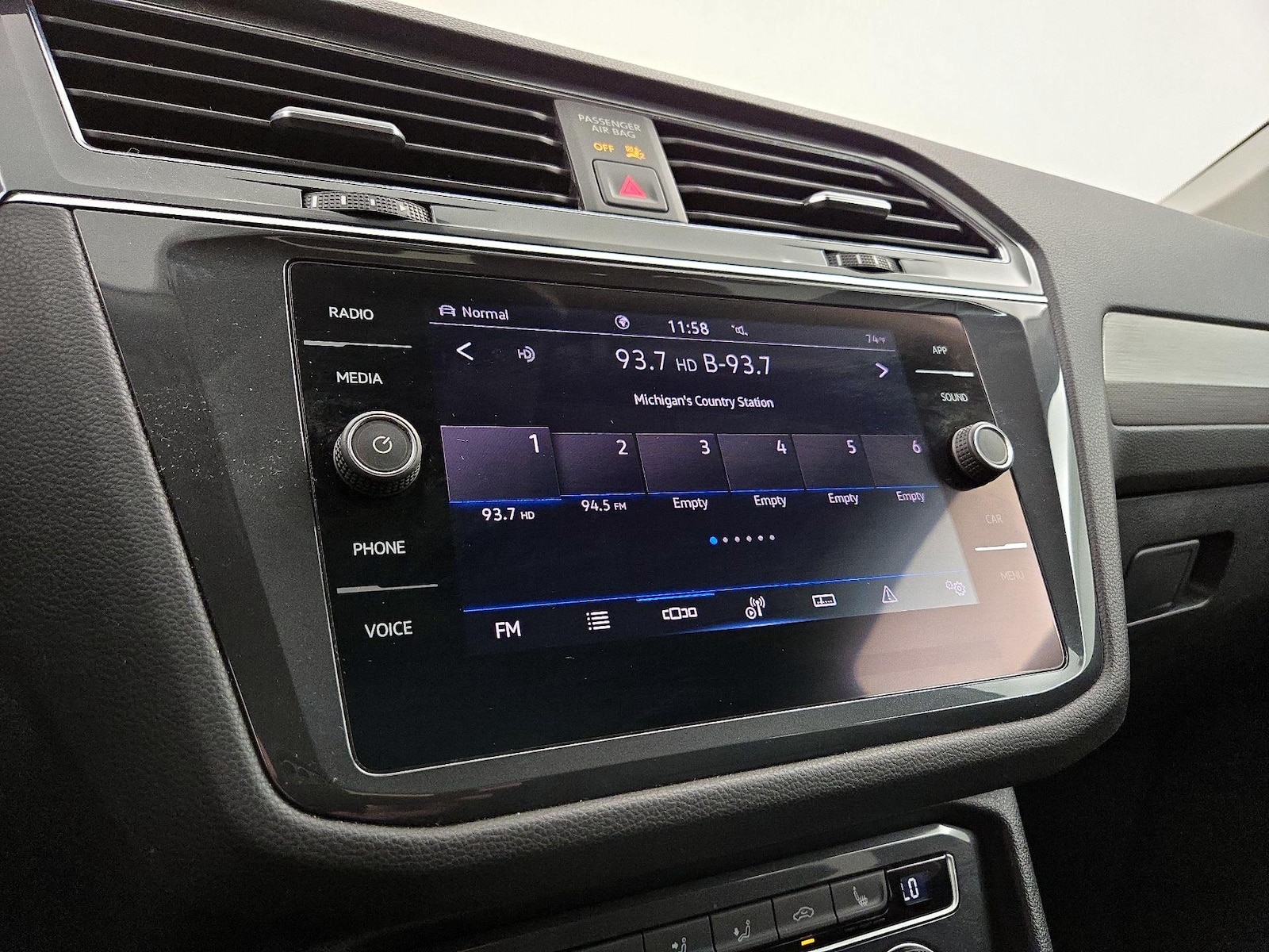2021 Volkswagen Tiguan SE - Photo 16