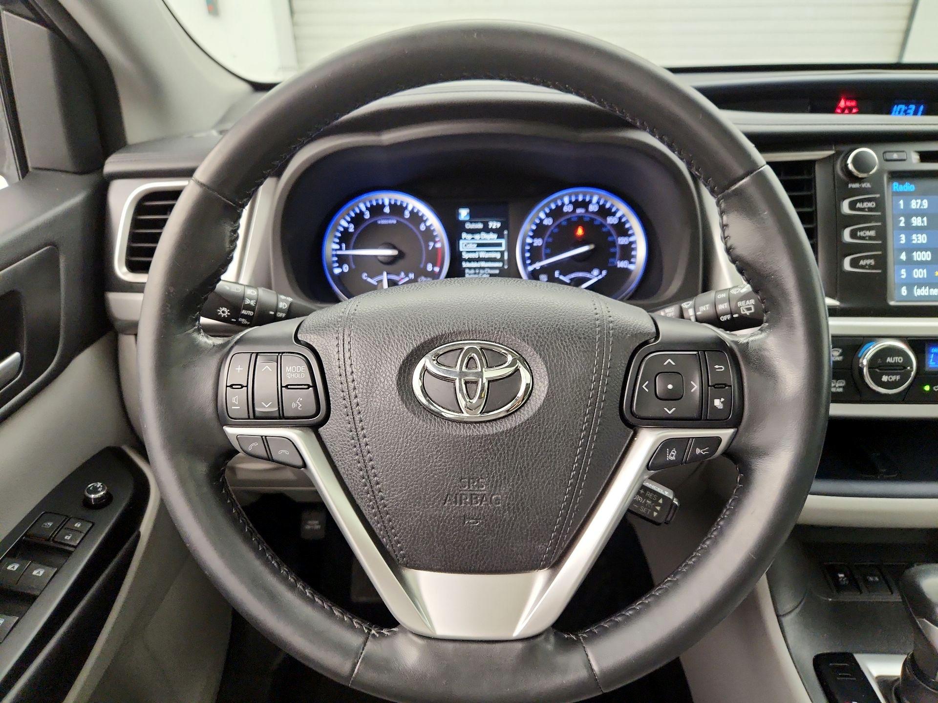 Thumbnail: 2017 Toyota Highlander - 10