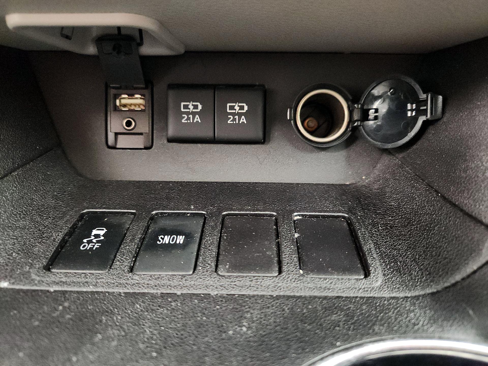 Thumbnail: 2017 Toyota Highlander - 18
