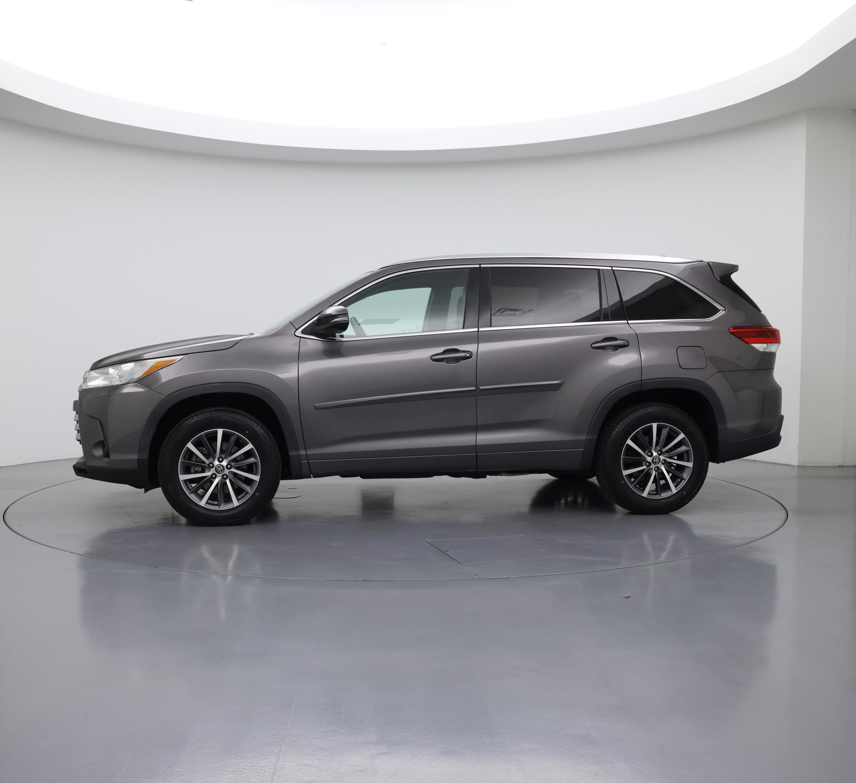 Thumbnail: 2017 Toyota Highlander - 3