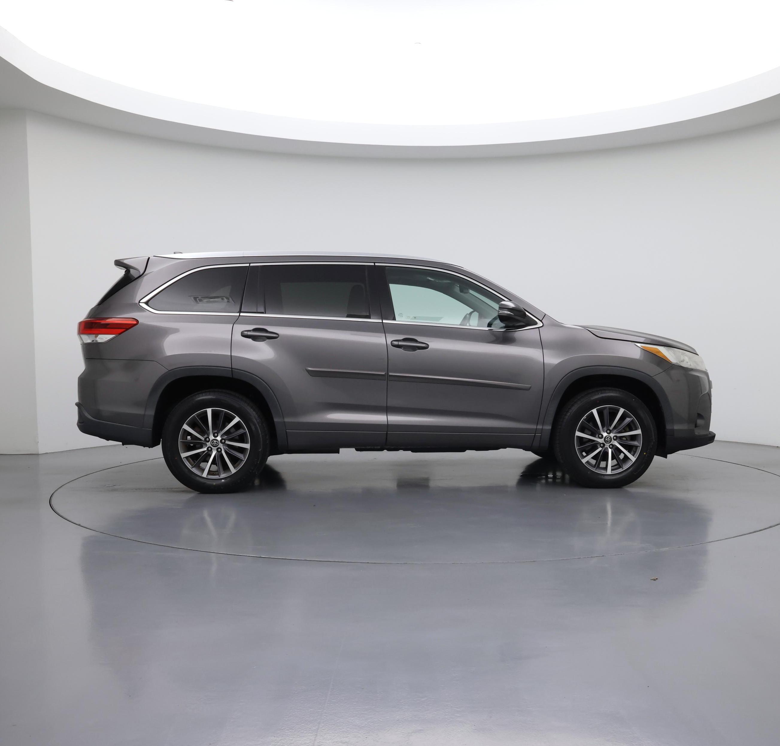 Thumbnail: 2017 Toyota Highlander - 7