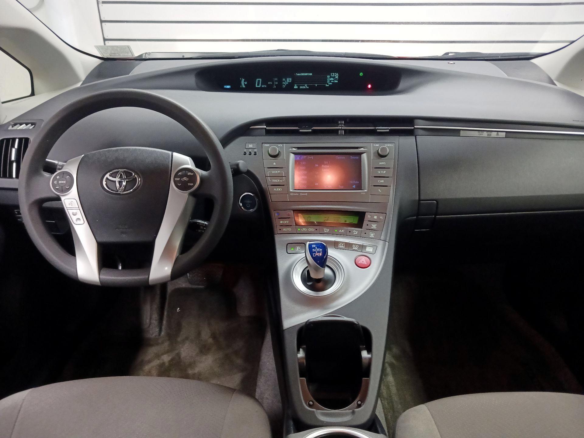 Thumbnail: 2015 Toyota Prius - 9