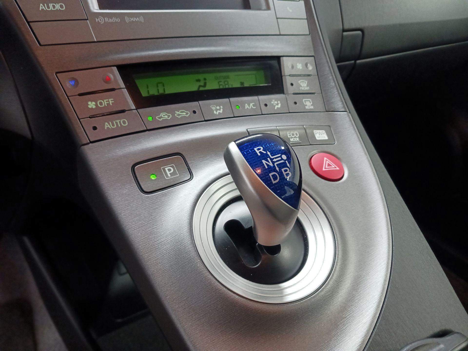 Thumbnail: 2015 Toyota Prius - 15