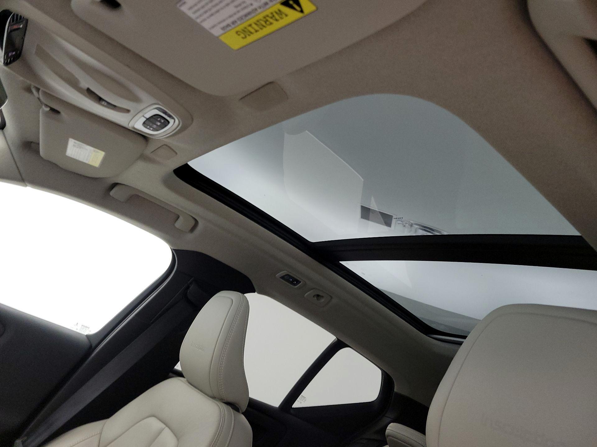 Thumbnail: 2019 Volvo XC40 - 19