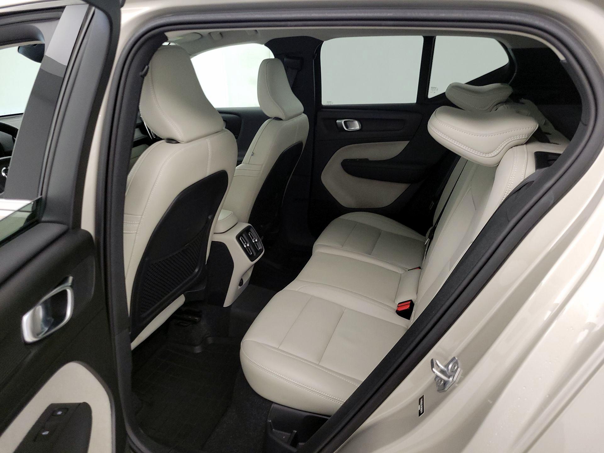 Thumbnail: 2019 Volvo XC40 - 20
