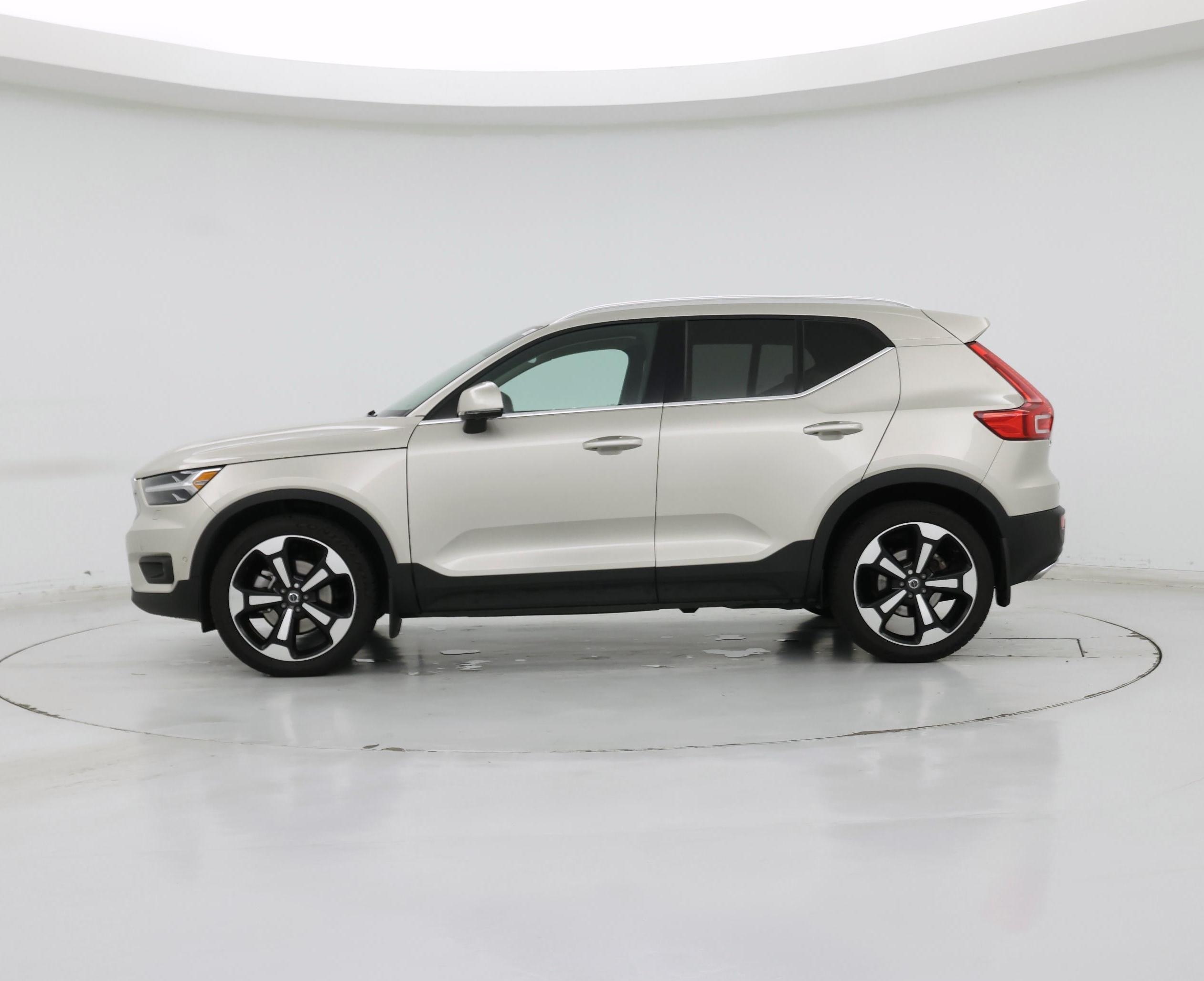 Thumbnail: 2019 Volvo XC40 - 3