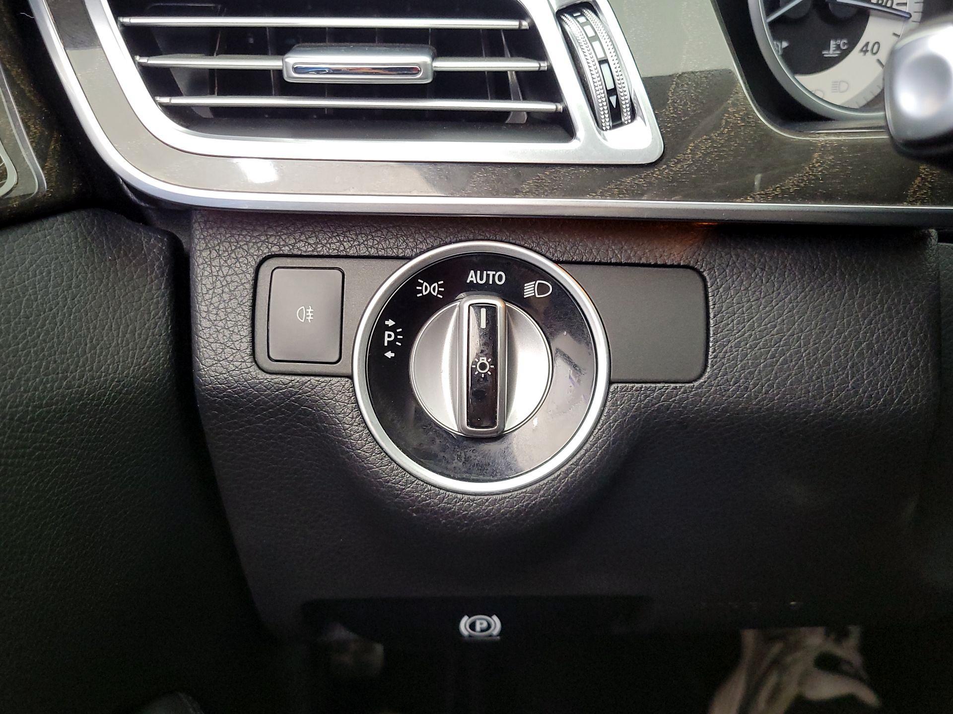 Thumbnail: 2016 Mercedes-Benz E-Class - 13