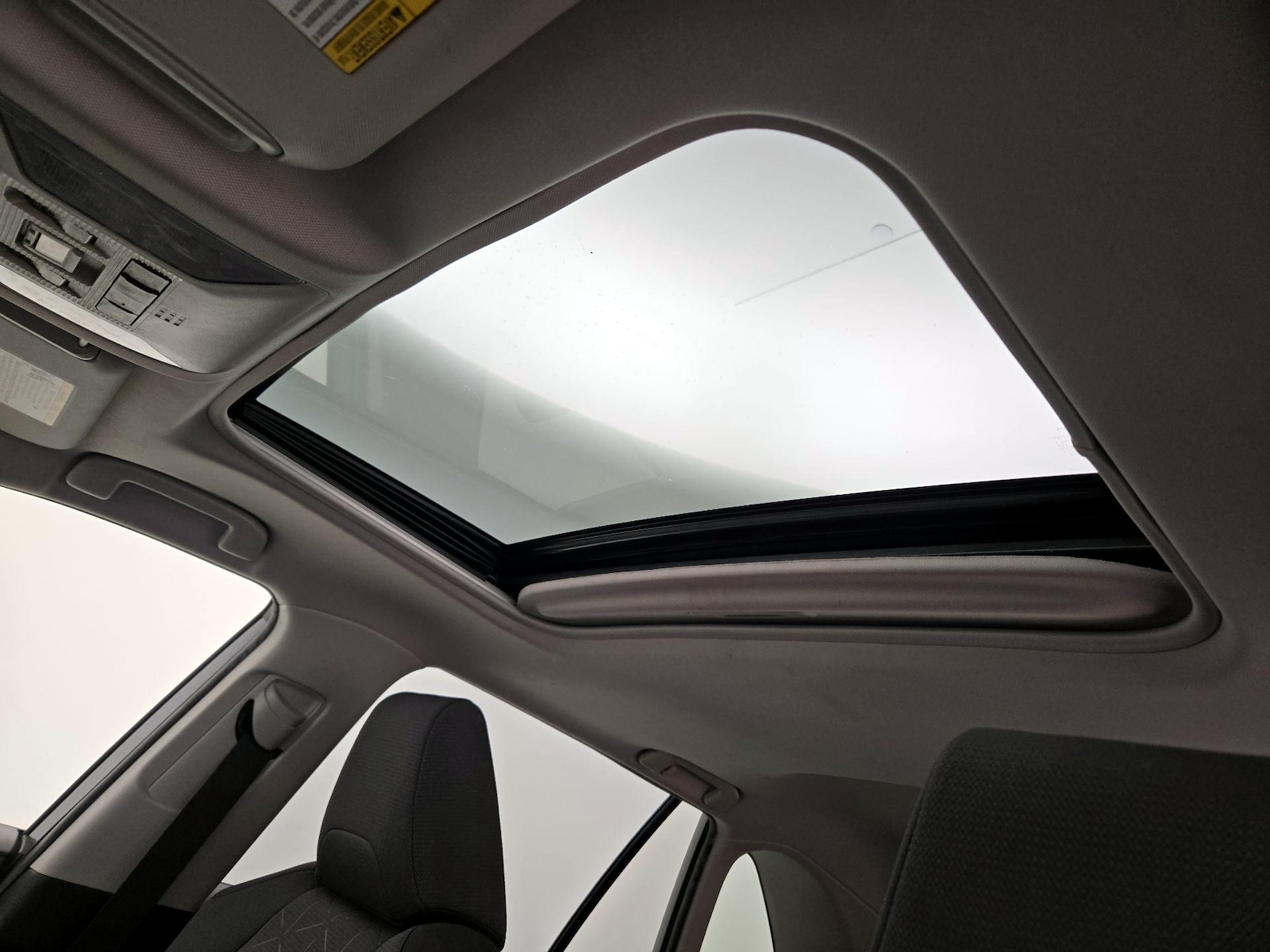 2020 Toyota RAV4 XLE - Photo 11