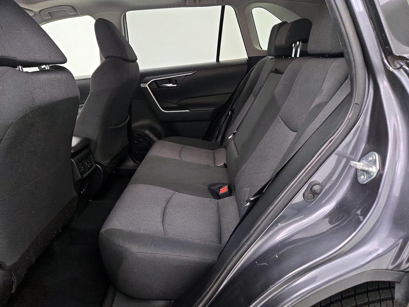 2020 Toyota RAV4 XLE - Photo 12