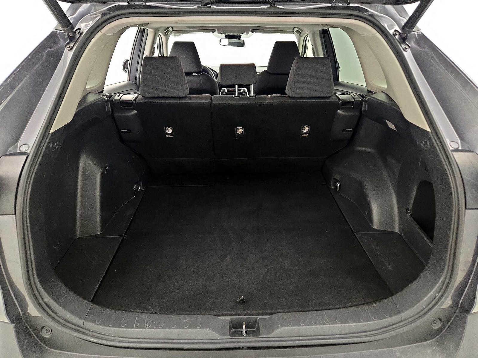 2020 Toyota RAV4 XLE - Photo 13