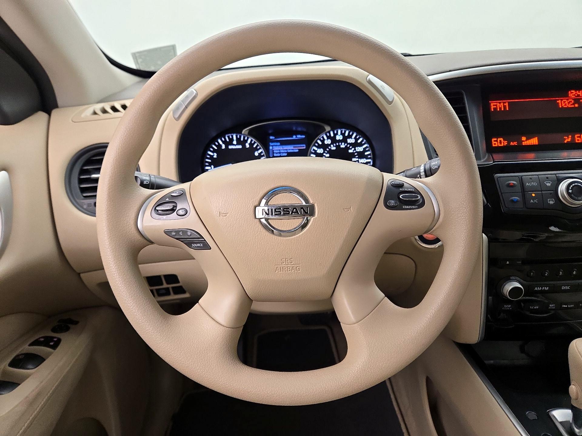 Thumbnail: 2015 Nissan Pathfinder - 10