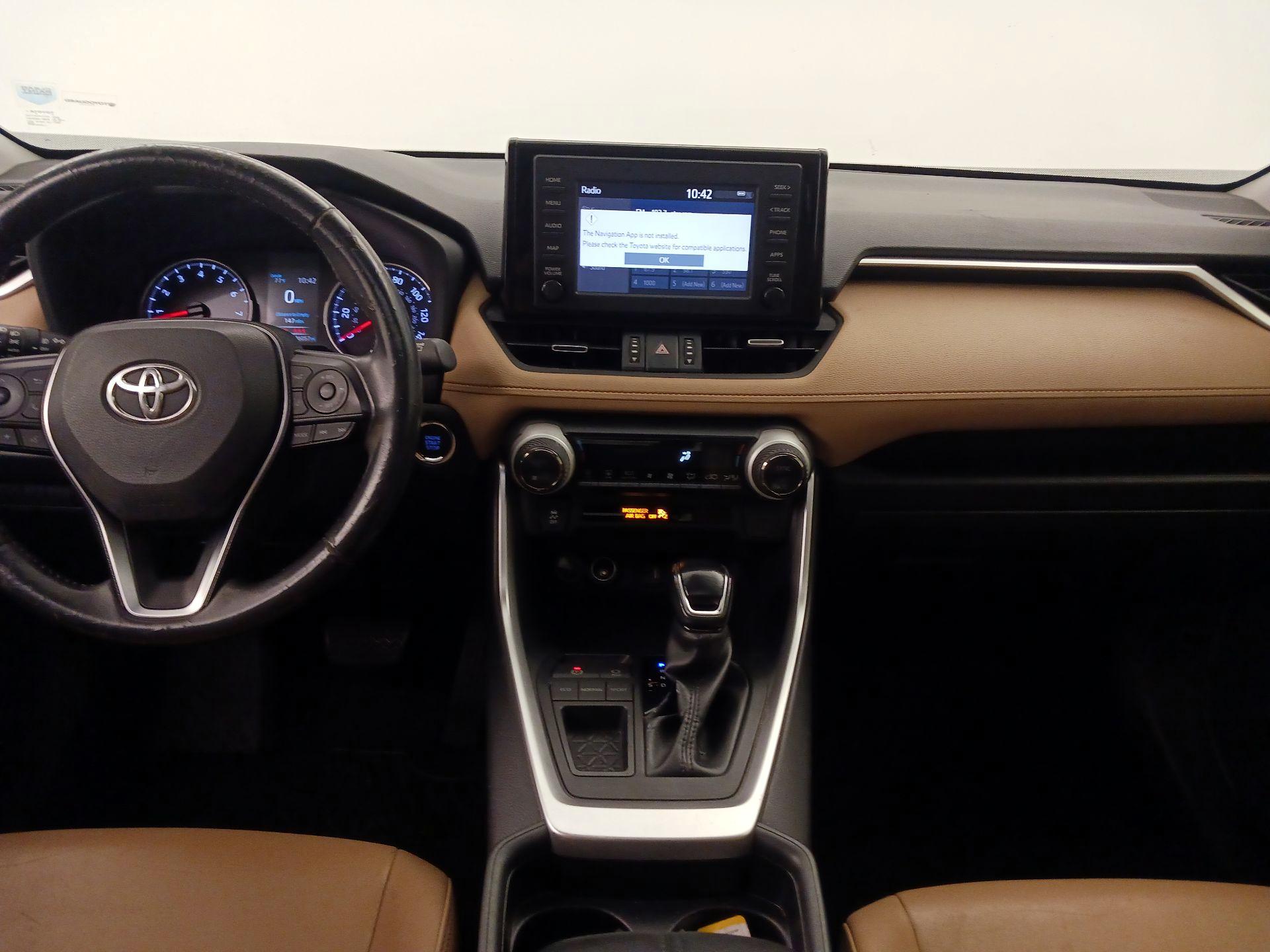 Thumbnail: 2019 Toyota RAV4 - 9