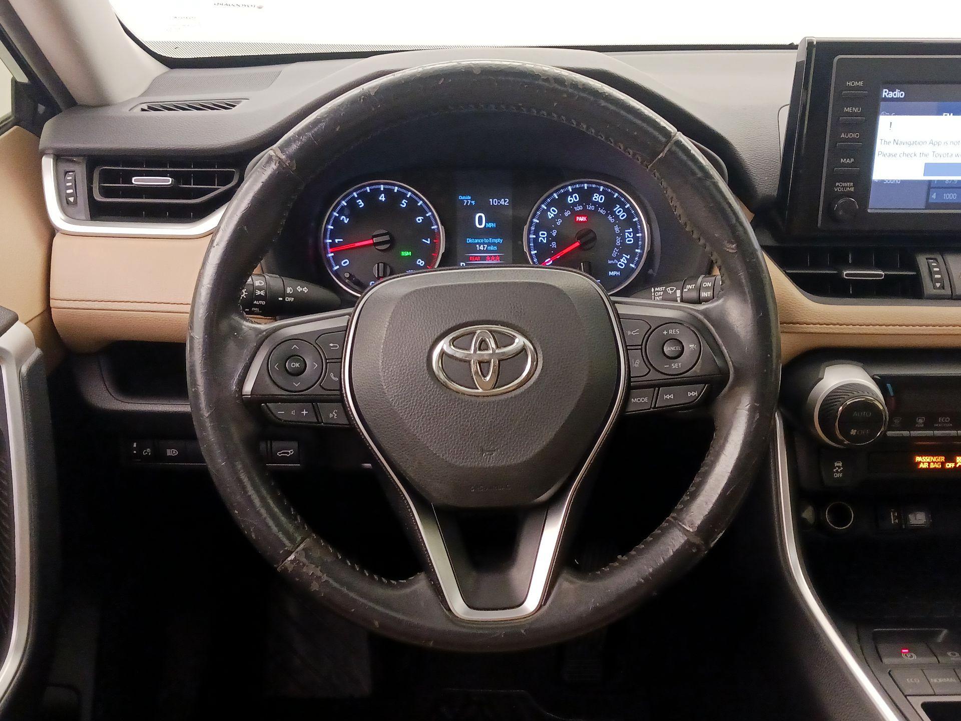Thumbnail: 2019 Toyota RAV4 - 10
