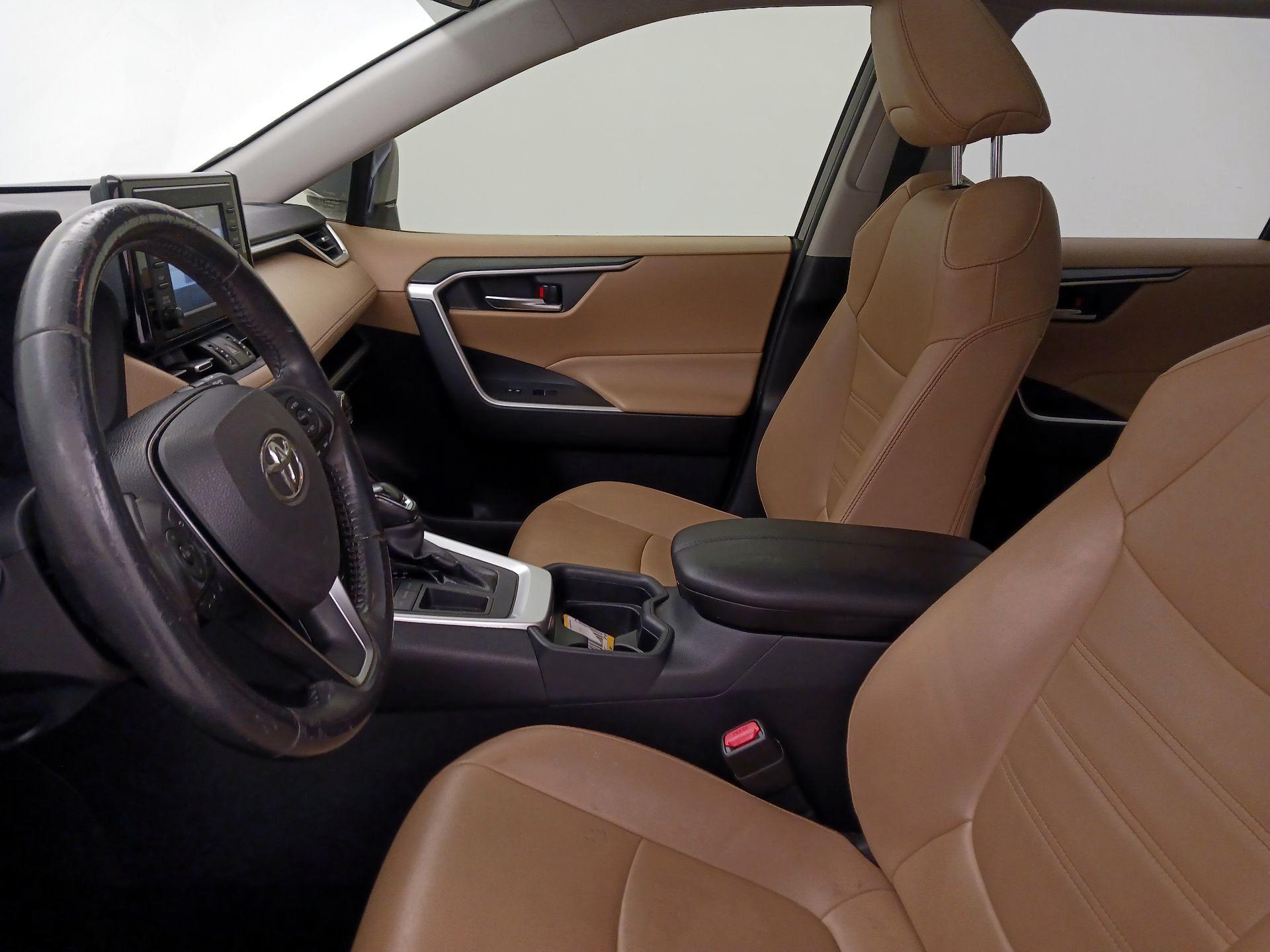 Thumbnail: 2019 Toyota RAV4 - 11