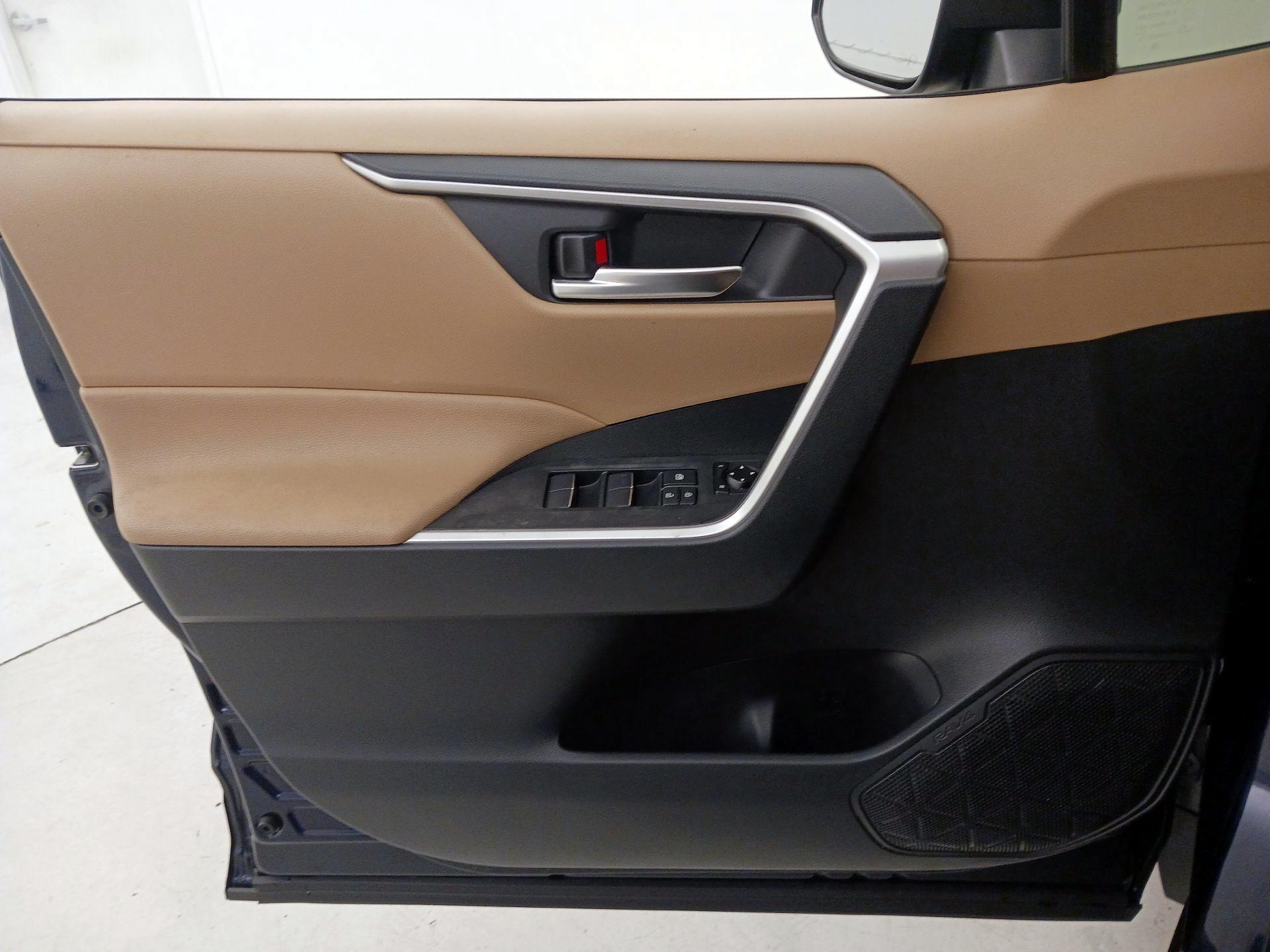 Thumbnail: 2019 Toyota RAV4 - 12