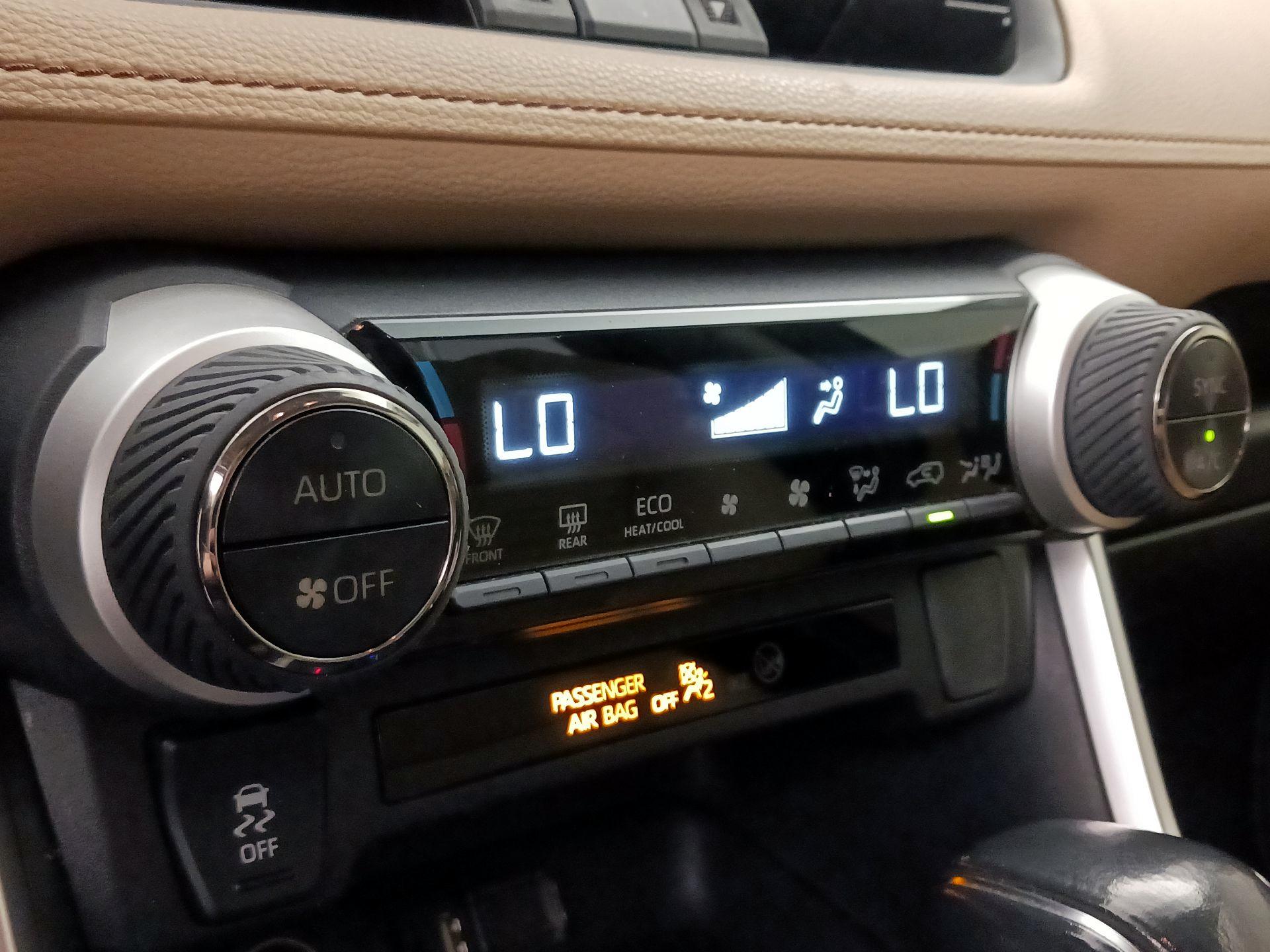 Thumbnail: 2019 Toyota RAV4 - 16