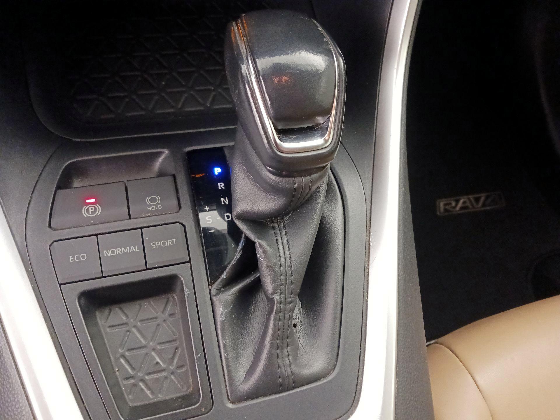 Thumbnail: 2019 Toyota RAV4 - 17