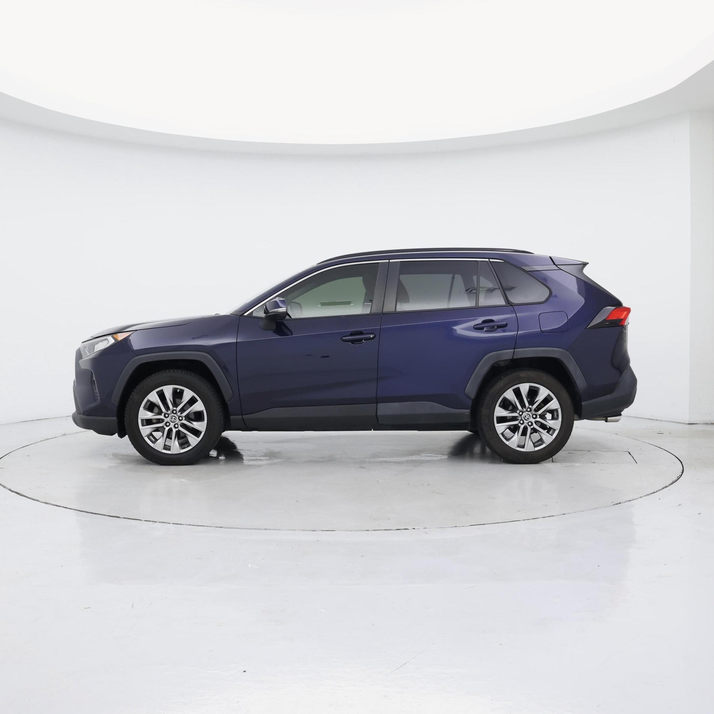 Thumbnail: 2019 Toyota RAV4 - 3