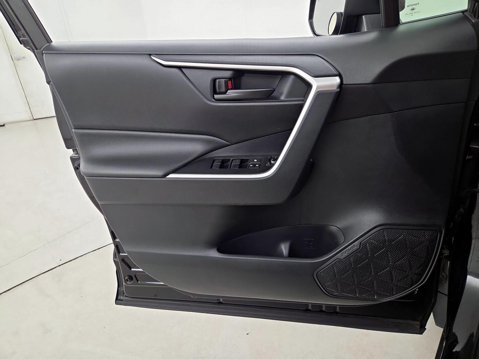 Thumbnail: 2019 Toyota RAV4 - 12
