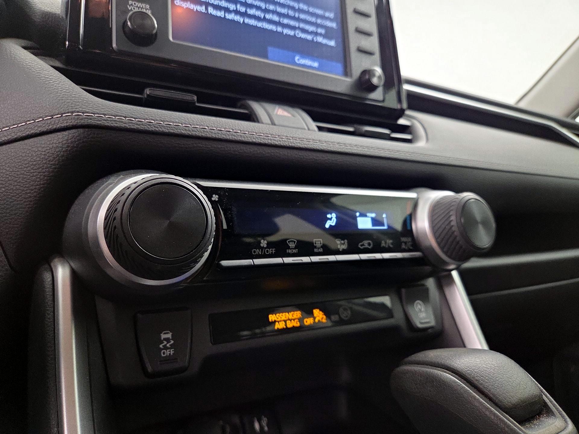 Thumbnail: 2019 Toyota RAV4 - 16