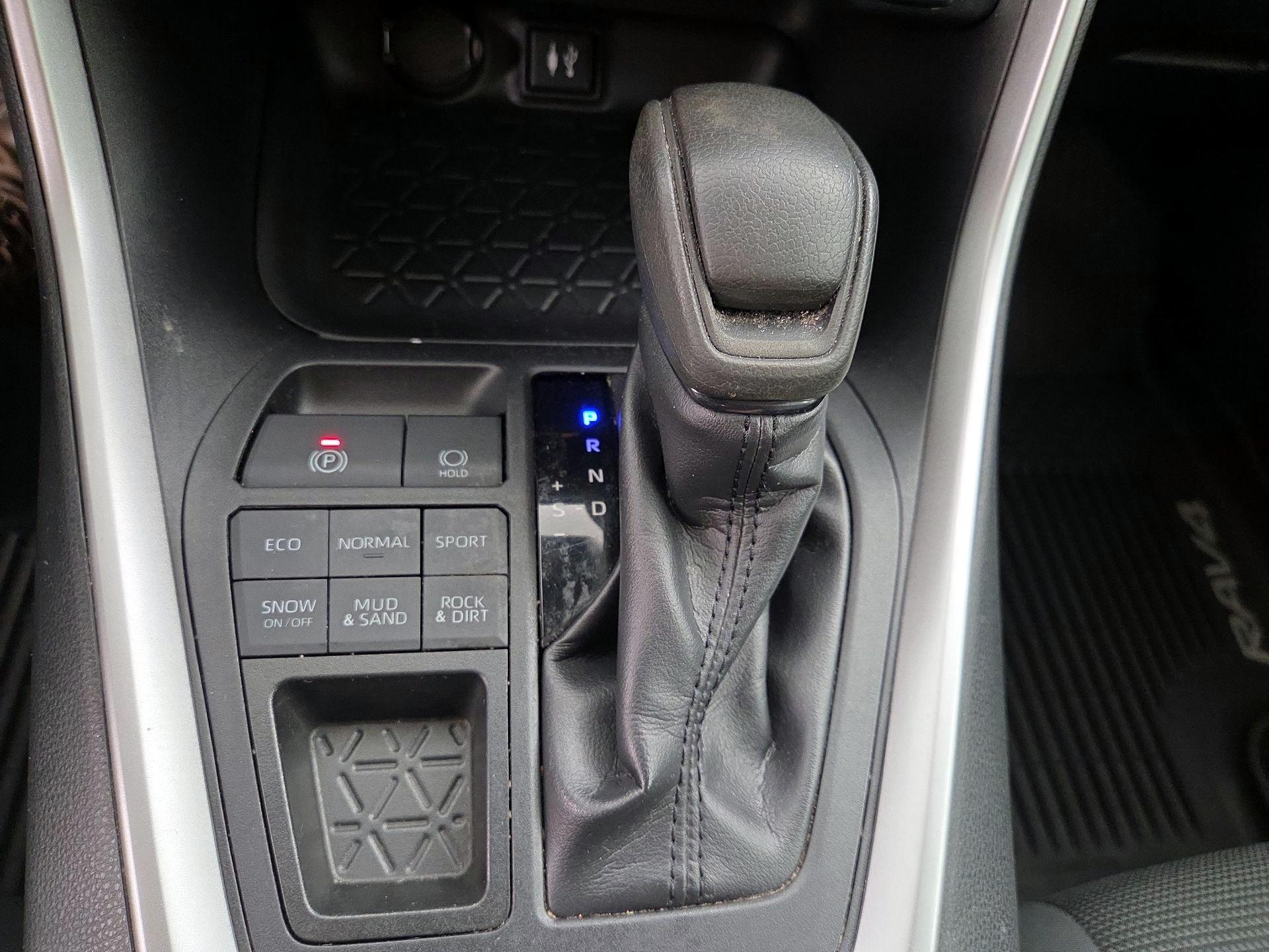 Thumbnail: 2019 Toyota RAV4 - 17