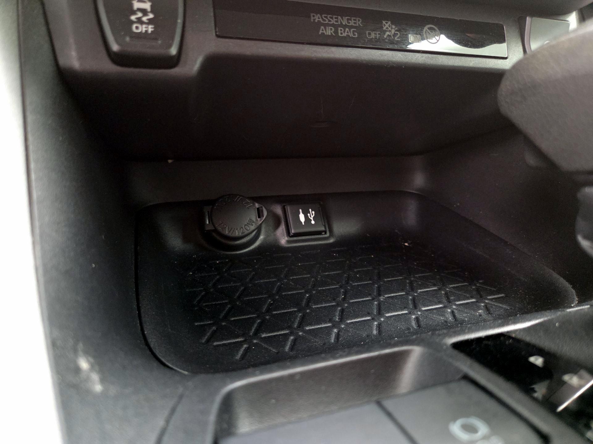 Thumbnail: 2019 Toyota RAV4 - 18
