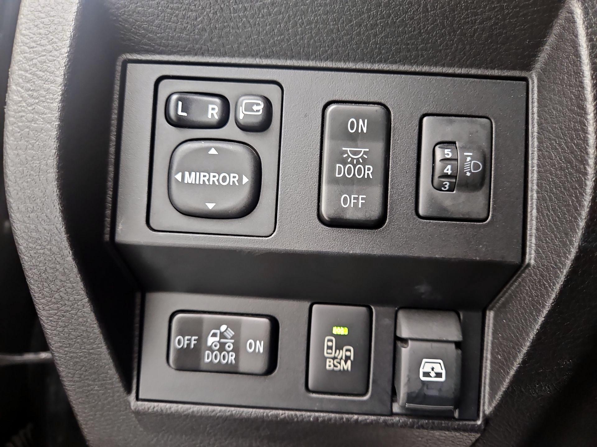 Thumbnail: 2016 Toyota Tundra - 13