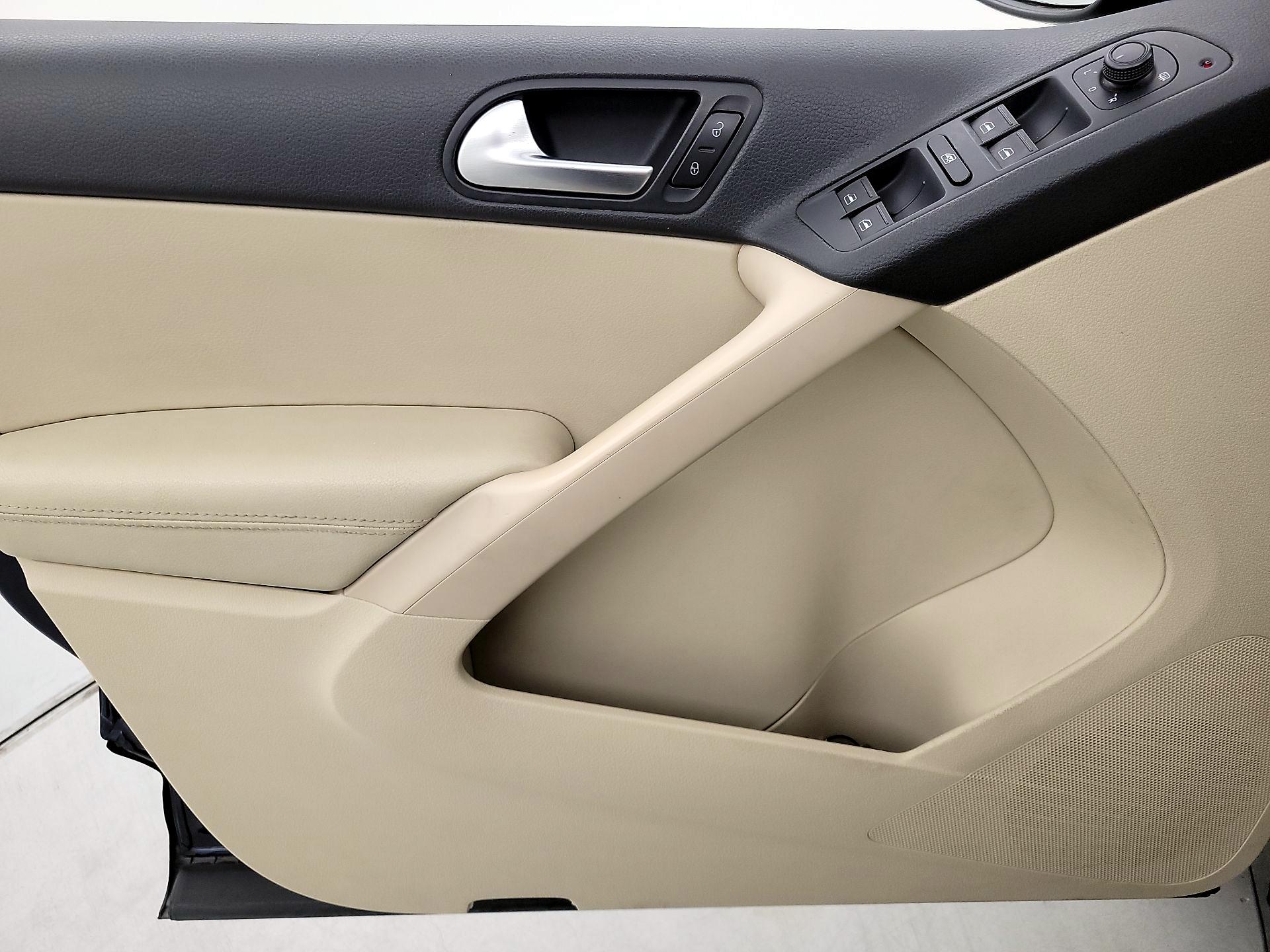 Thumbnail: 2016 Volkswagen Tiguan - 12