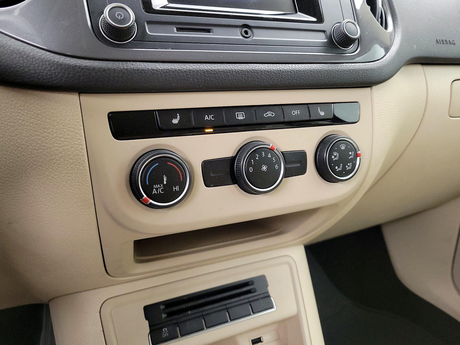 Thumbnail: 2016 Volkswagen Tiguan - 16