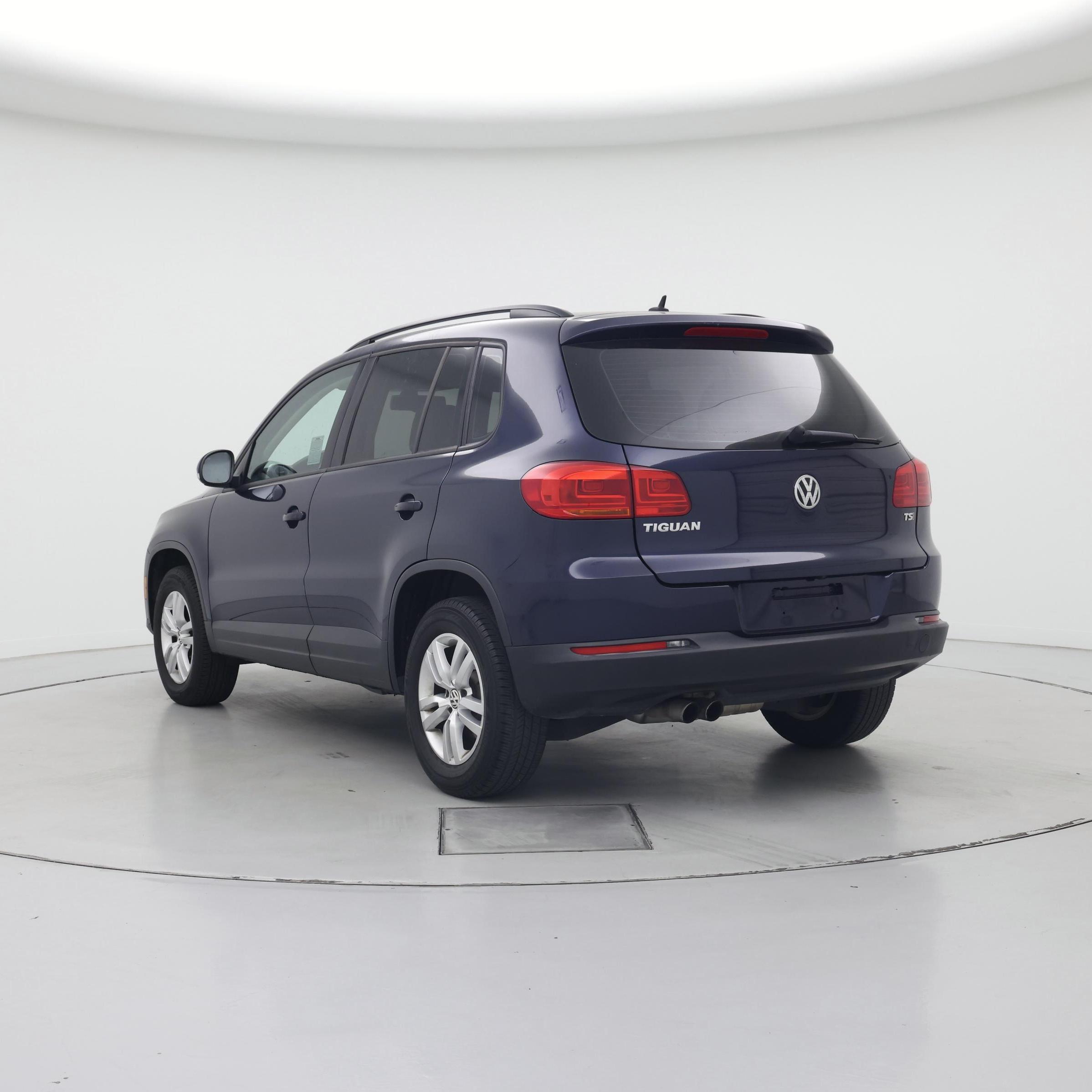 Thumbnail: 2016 Volkswagen Tiguan - 2