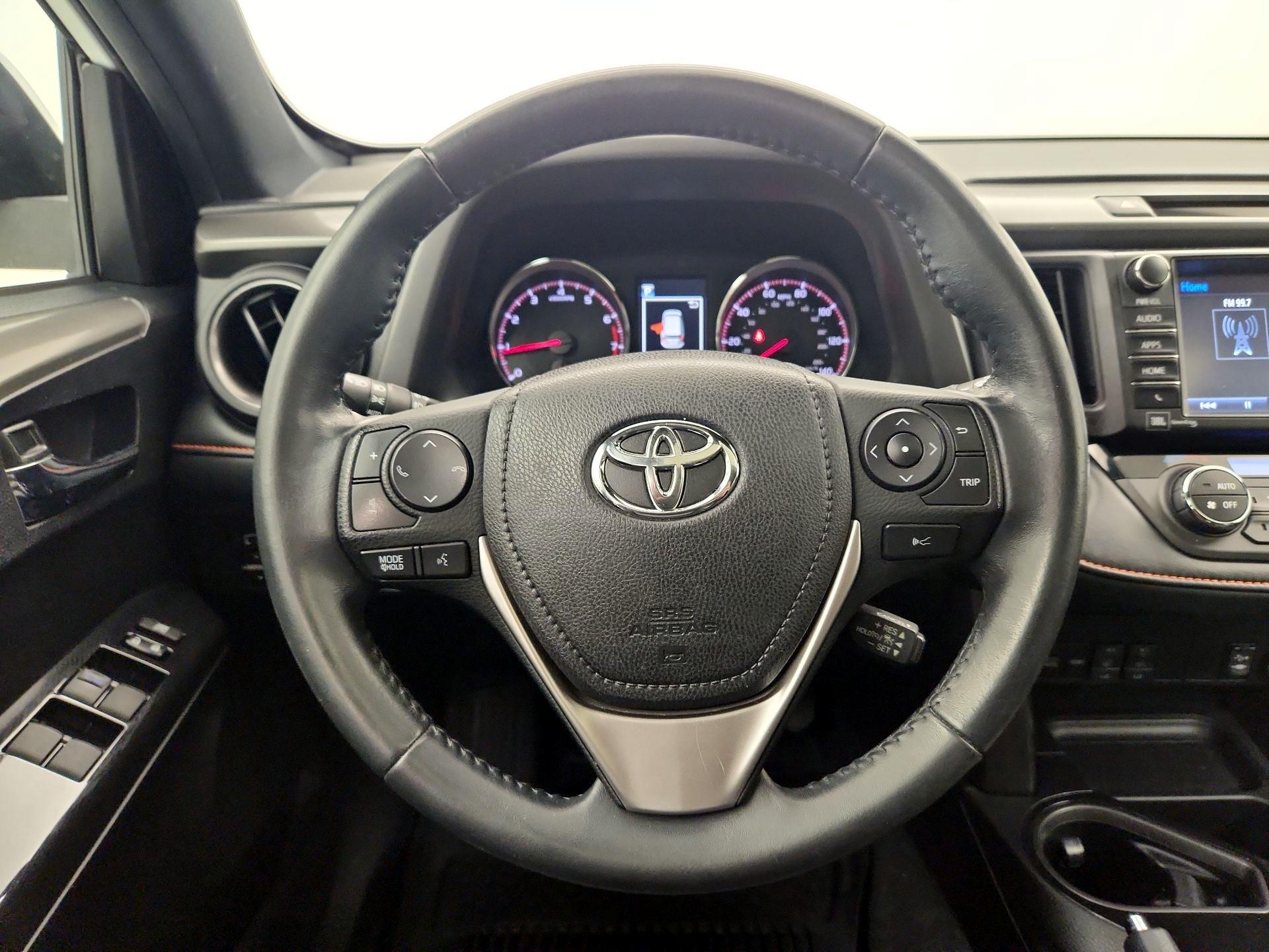Thumbnail: 2018 Toyota RAV4 - 10