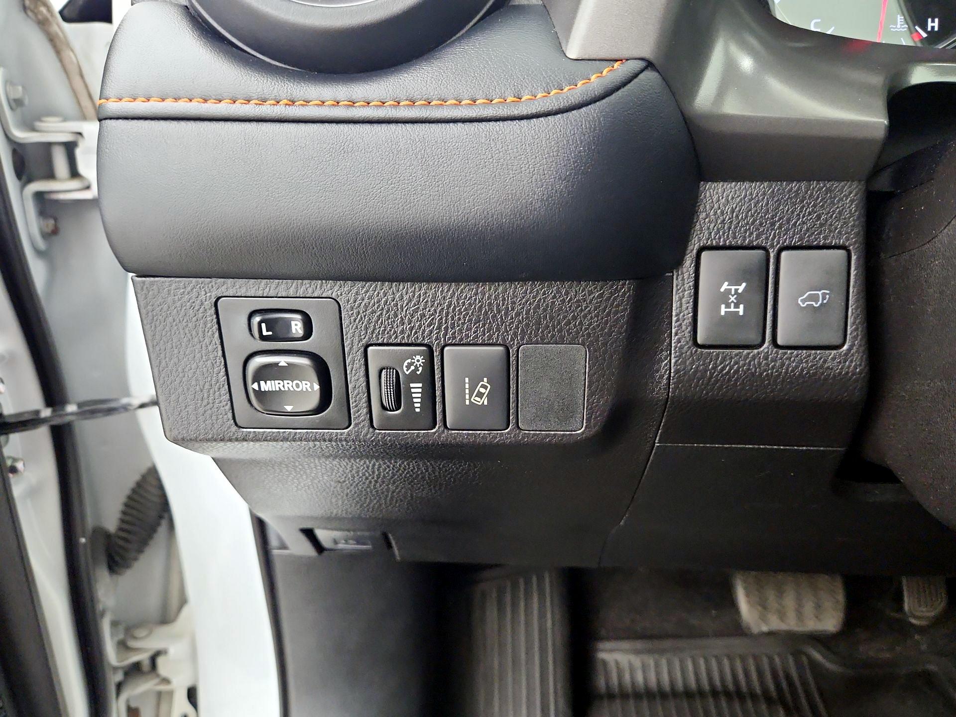 Thumbnail: 2018 Toyota RAV4 - 13