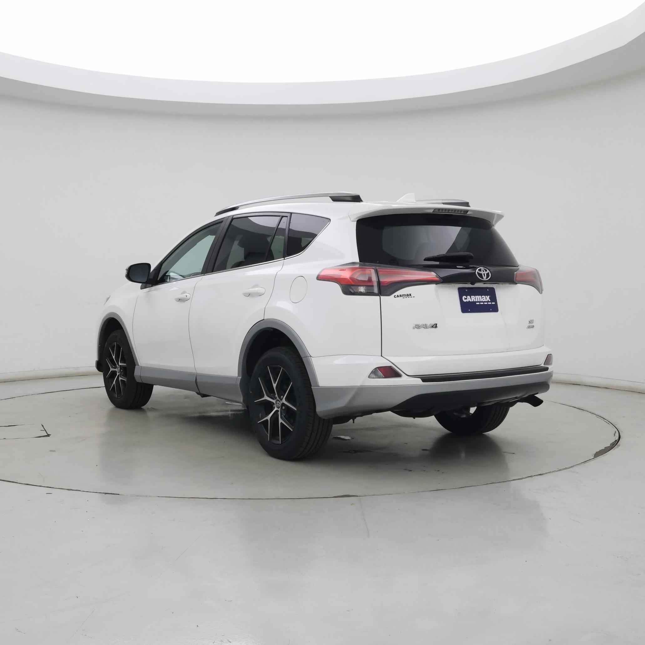 Thumbnail: 2018 Toyota RAV4 - 2