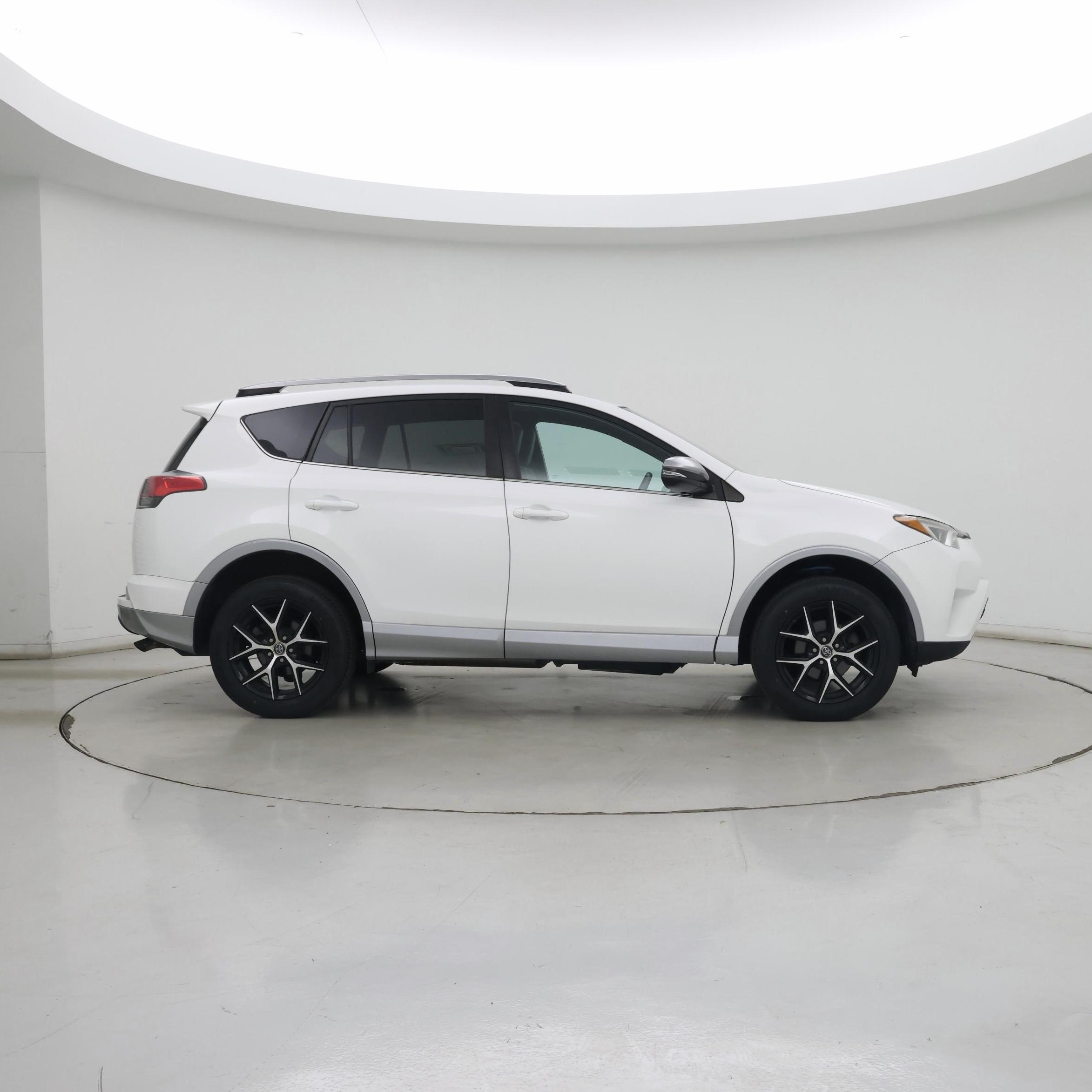 Thumbnail: 2018 Toyota RAV4 - 7