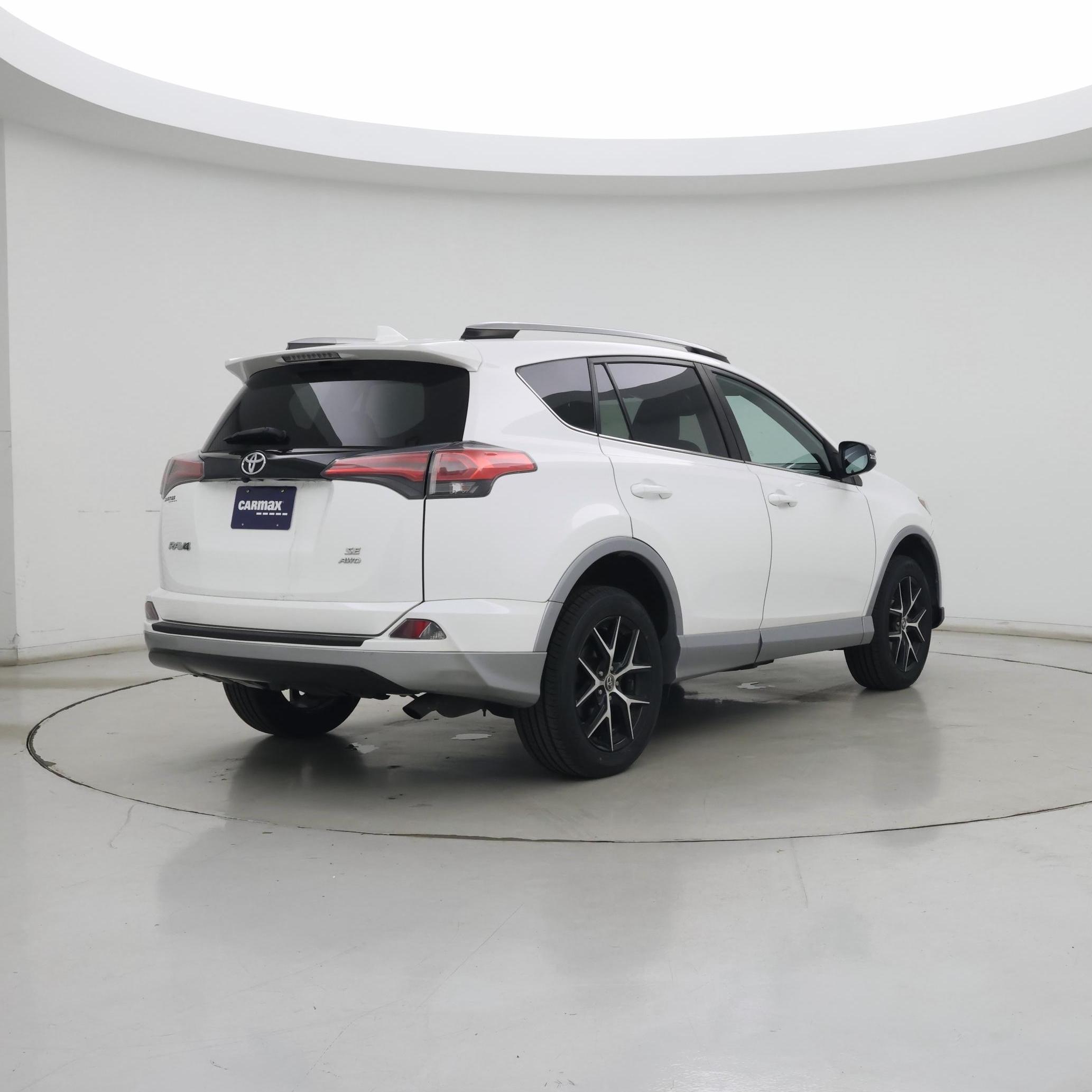Thumbnail: 2018 Toyota RAV4 - 8