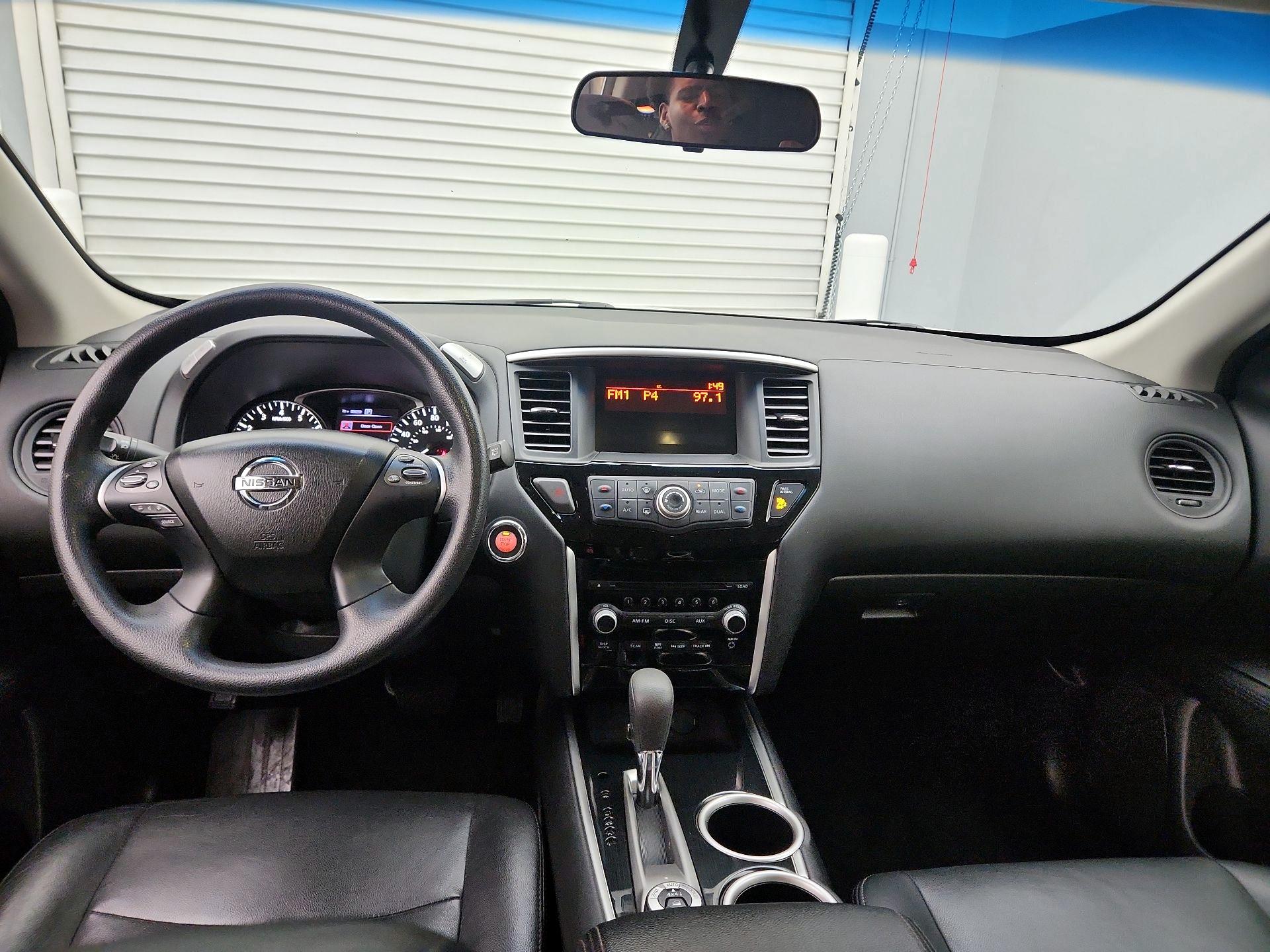 Thumbnail: 2016 Nissan Pathfinder - 9
