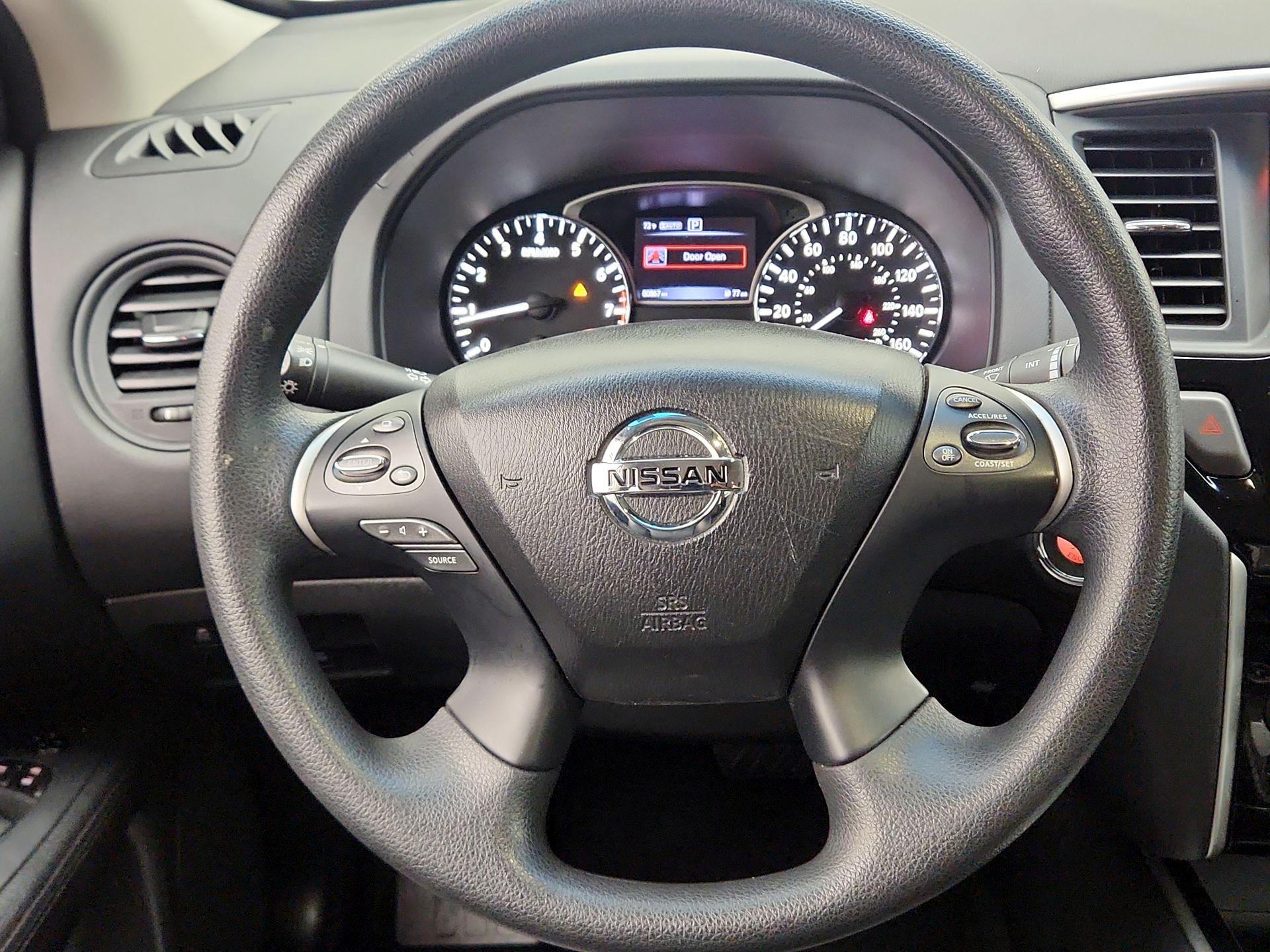 Thumbnail: 2016 Nissan Pathfinder - 10