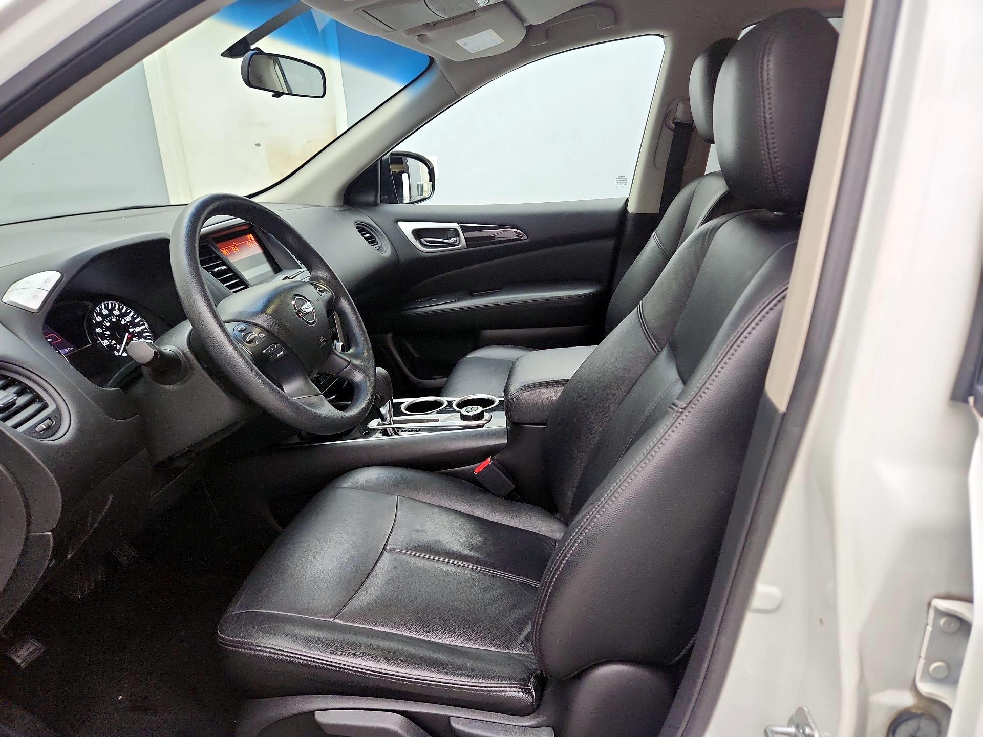 Thumbnail: 2016 Nissan Pathfinder - 11