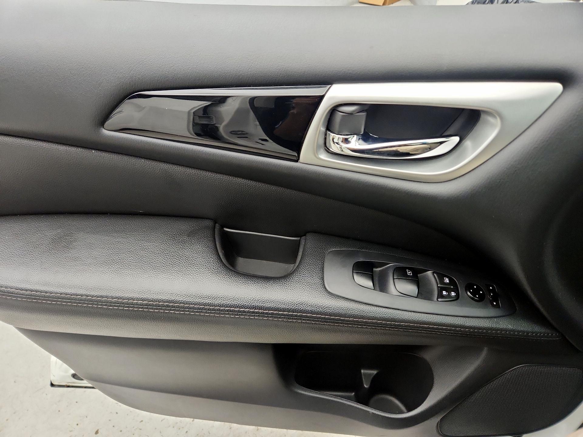 Thumbnail: 2016 Nissan Pathfinder - 12