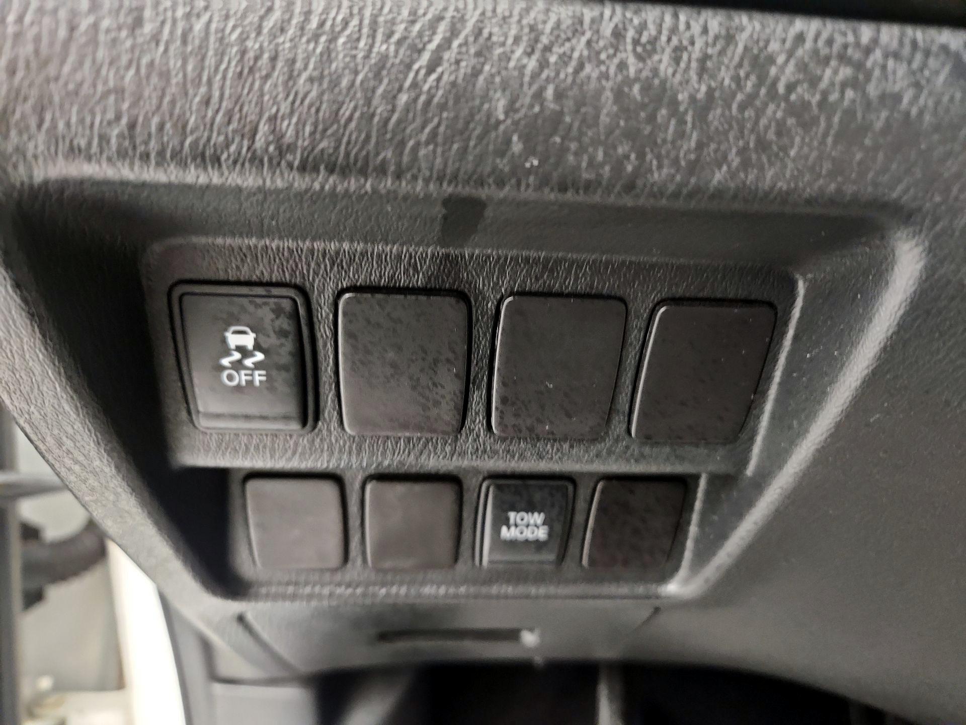 Thumbnail: 2016 Nissan Pathfinder - 13